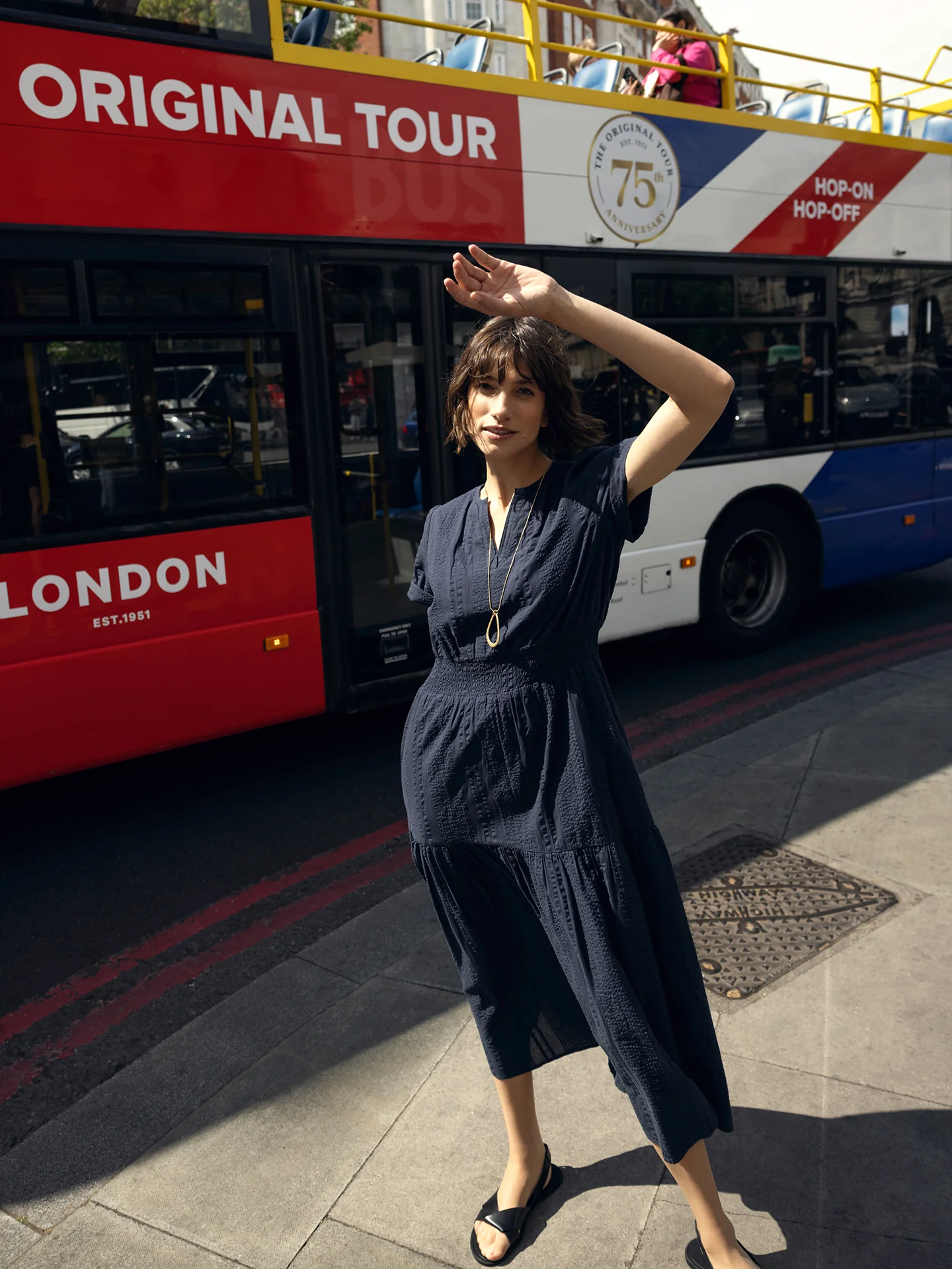 Kleid mit V-Ausschnitt - Image 6