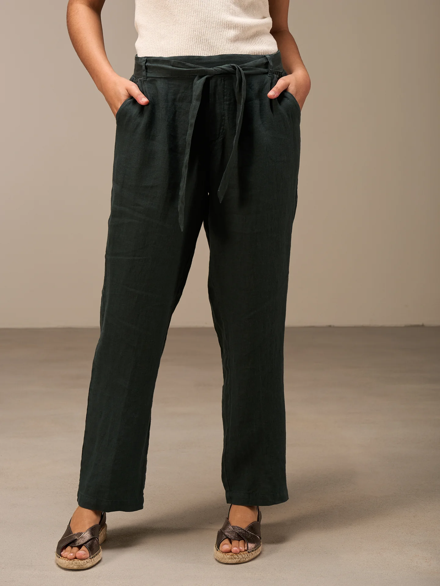 Hose mit Gürtel - Image 17