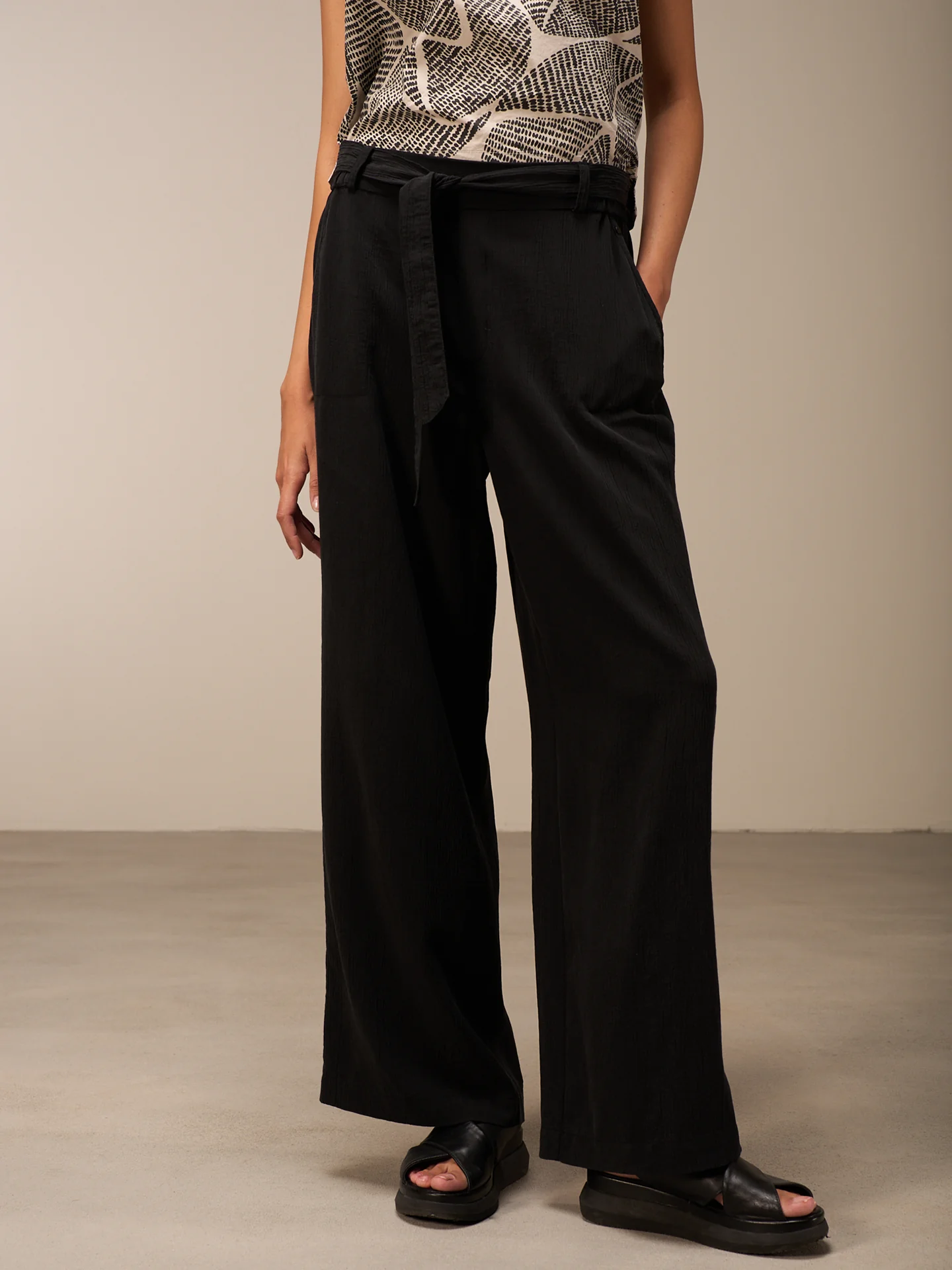 Hose mit Gürtel - Image 7