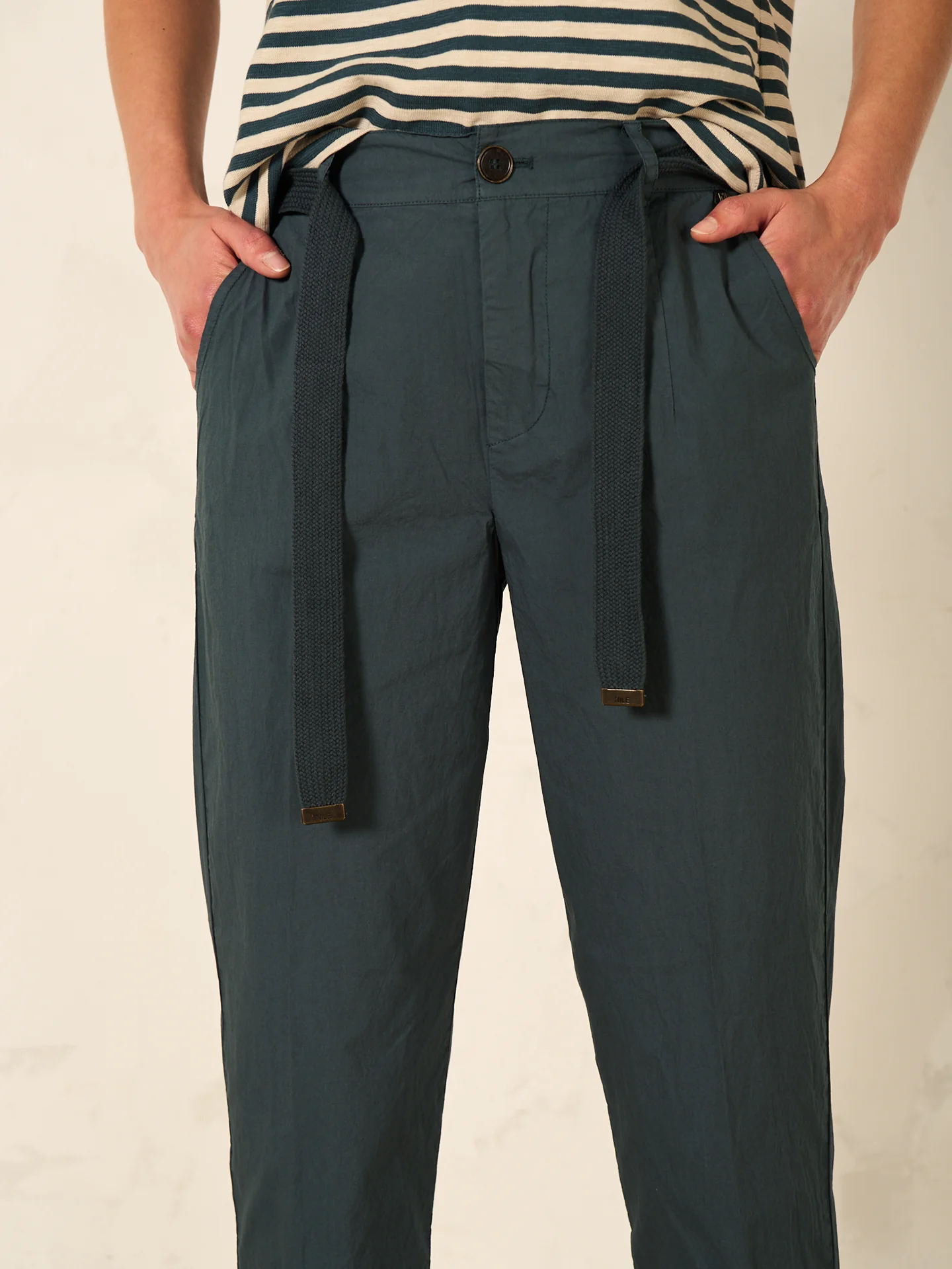 Hose mit Gürtel - Image 12