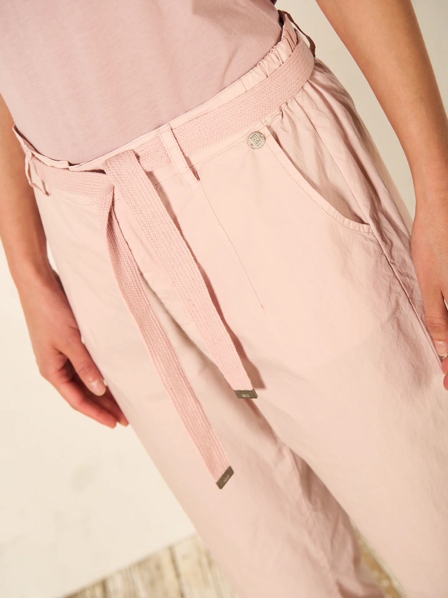 Hose mit Gürtel - Image 7