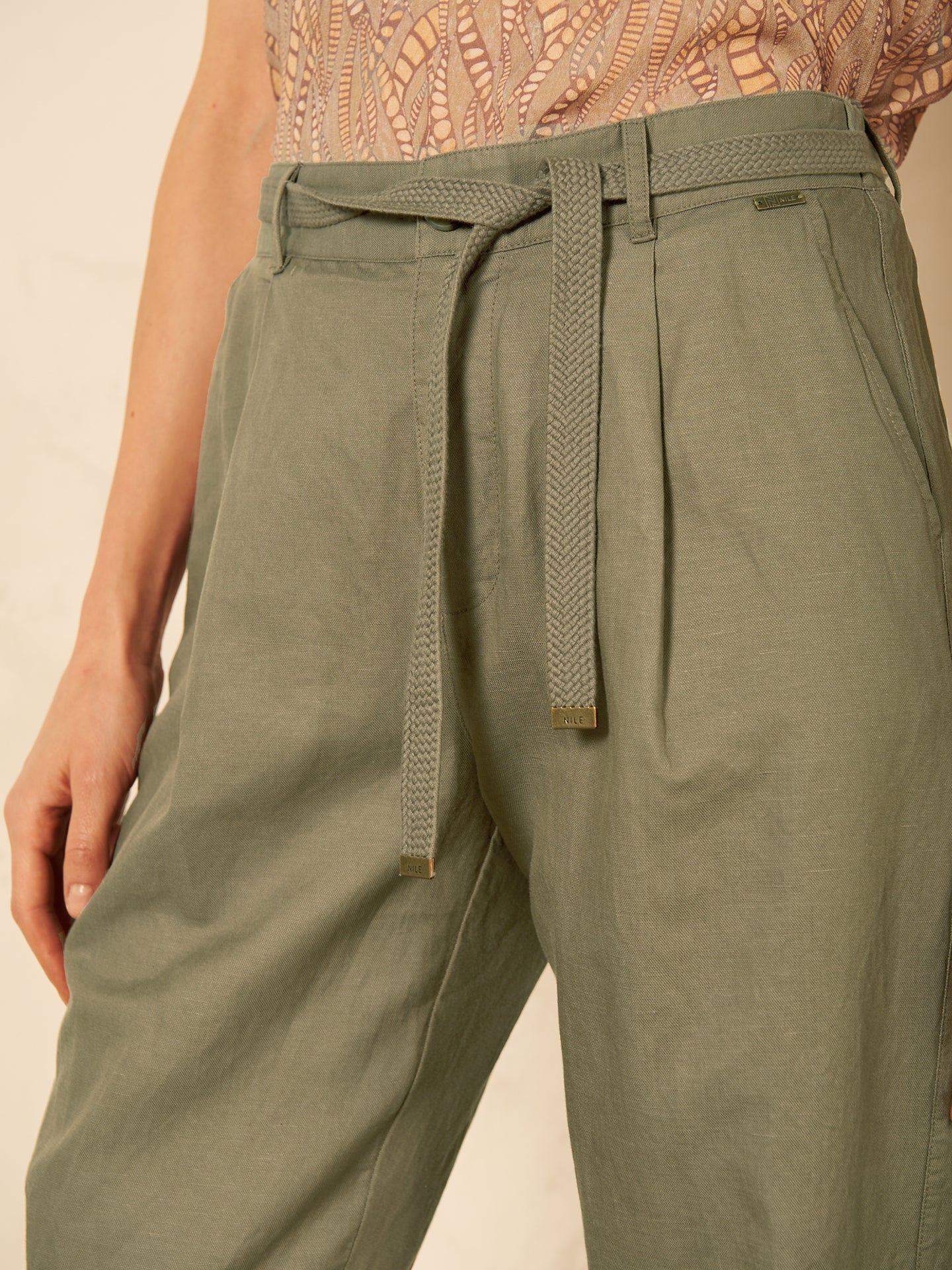 Hose mit Gürtel - Image 13