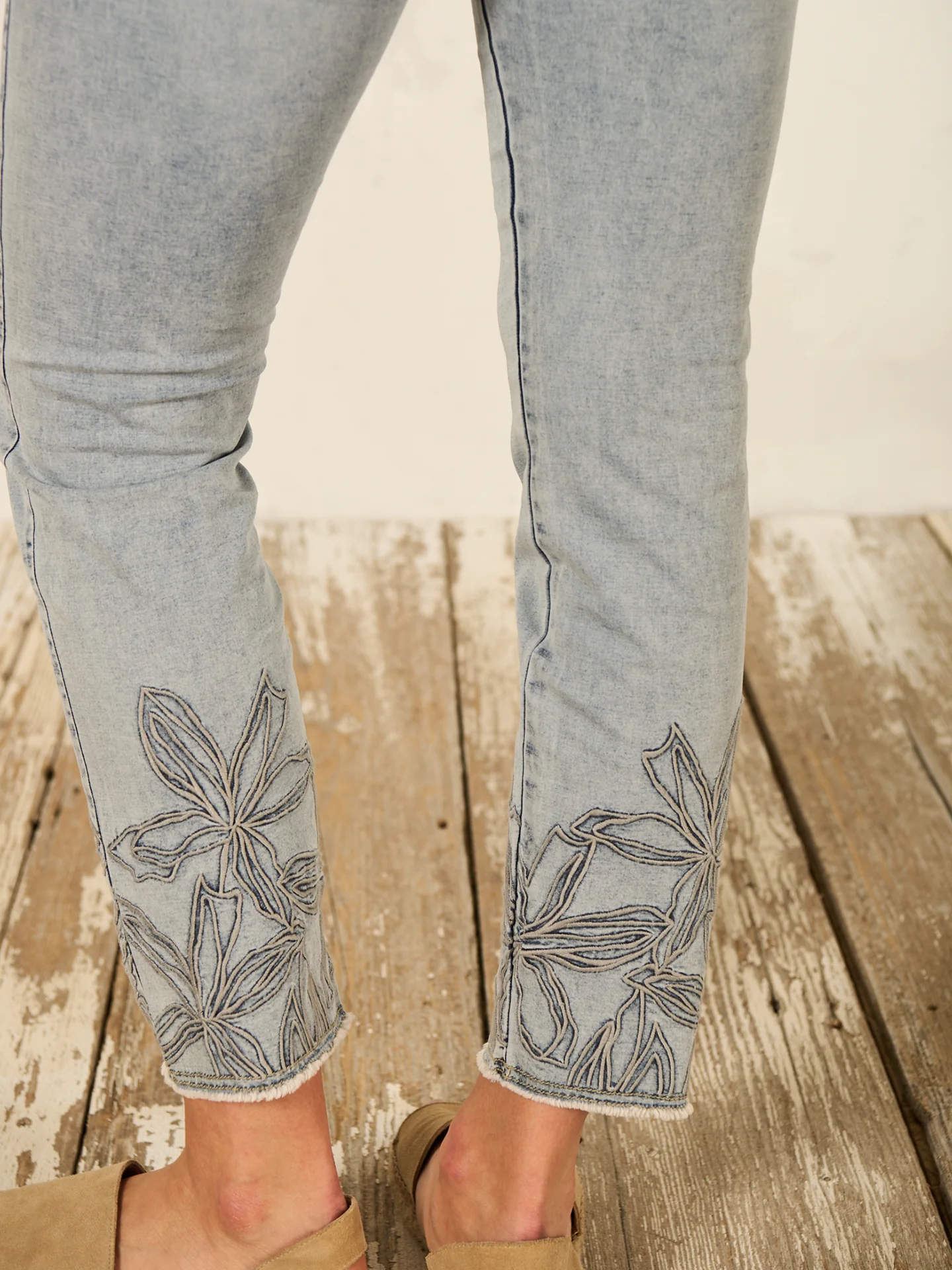 Hose mit Stickerei - Image 9