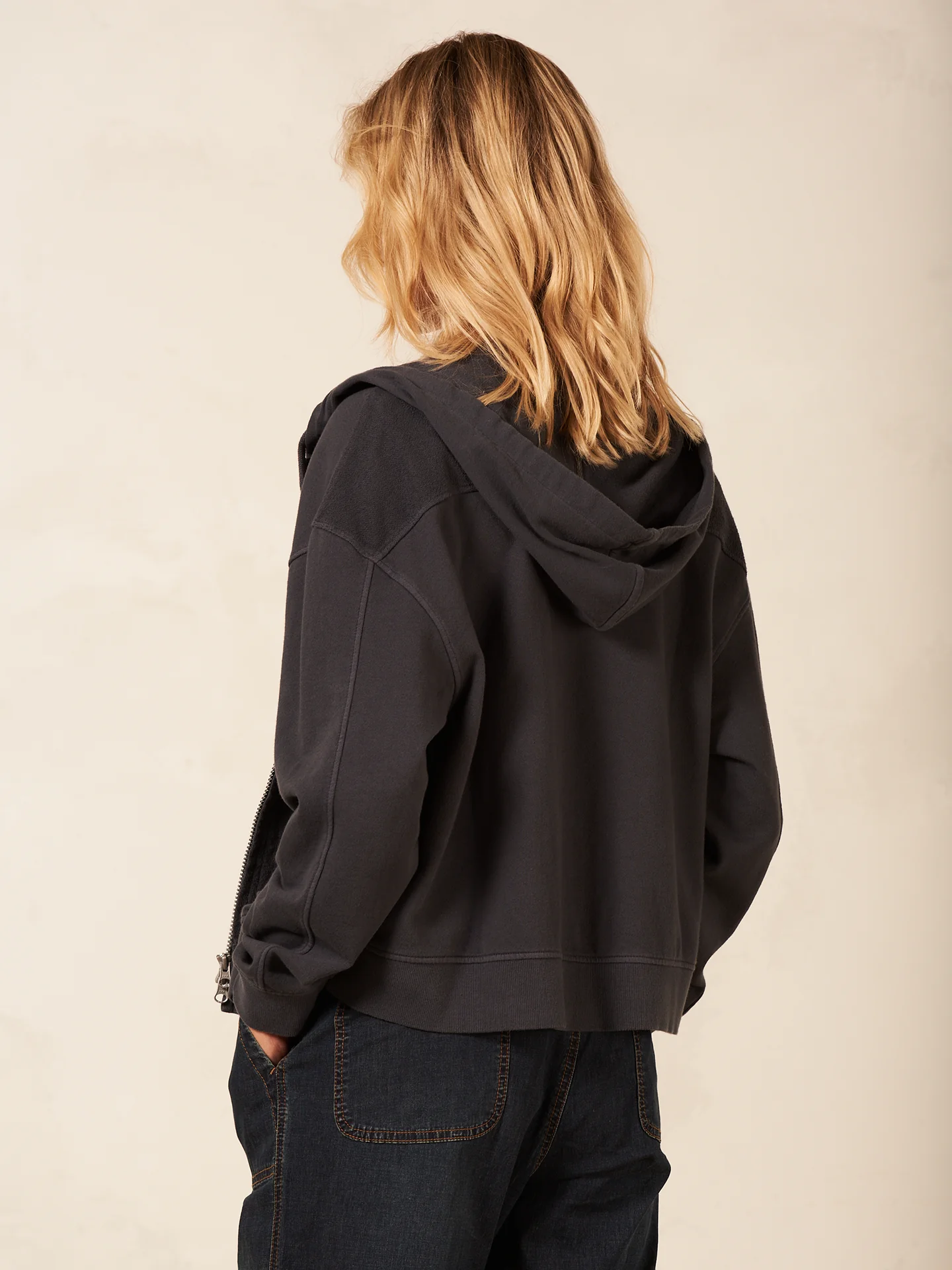 Sweatjacke mit Kapuze - Image 8