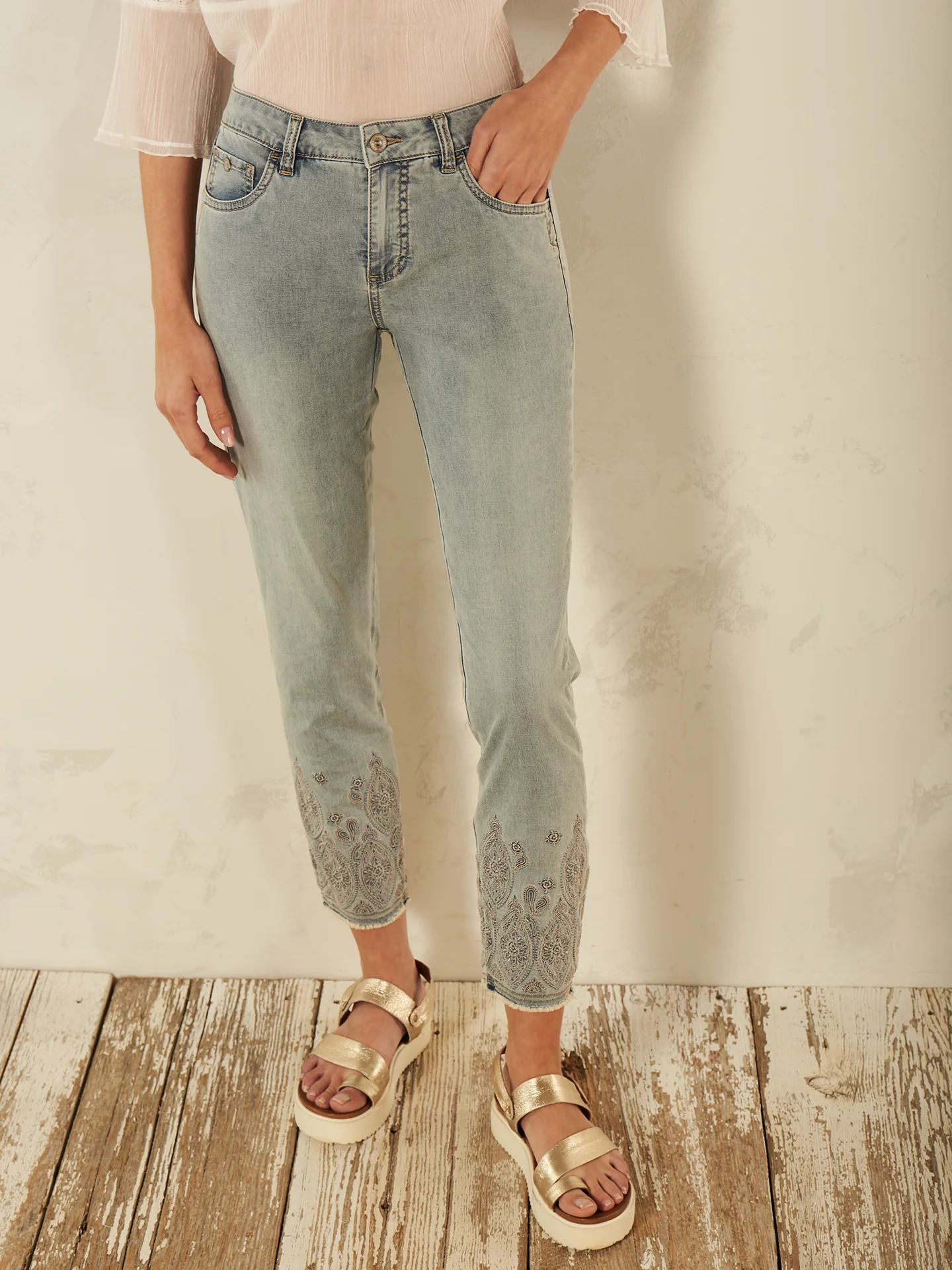 Jeans mit Stickerei - Image 13