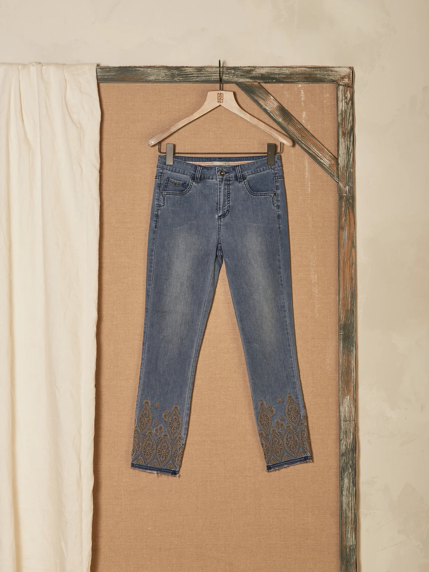 Jeans mit Stickerei - Image 5