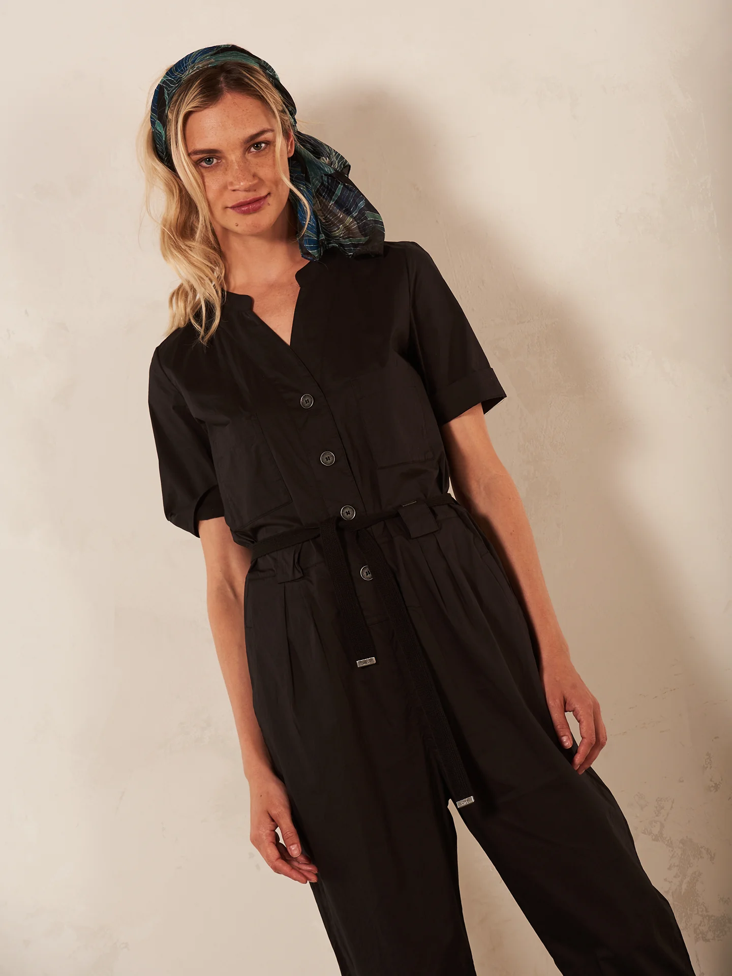 Jumpsuit mit Gürtel