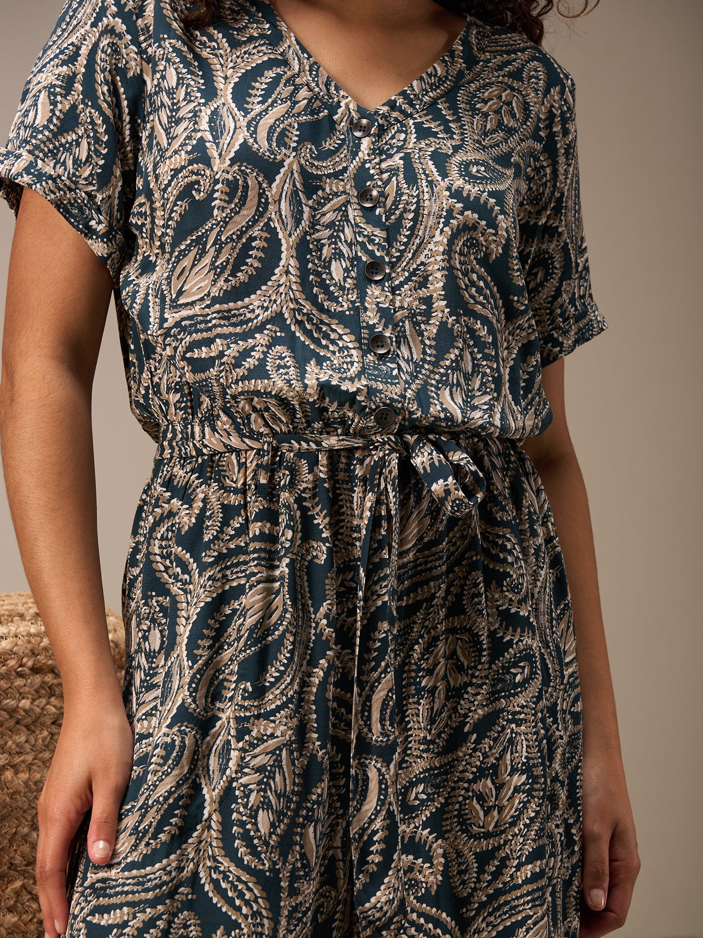 Jumpsuit mit V-Ausschnitt - Image 7