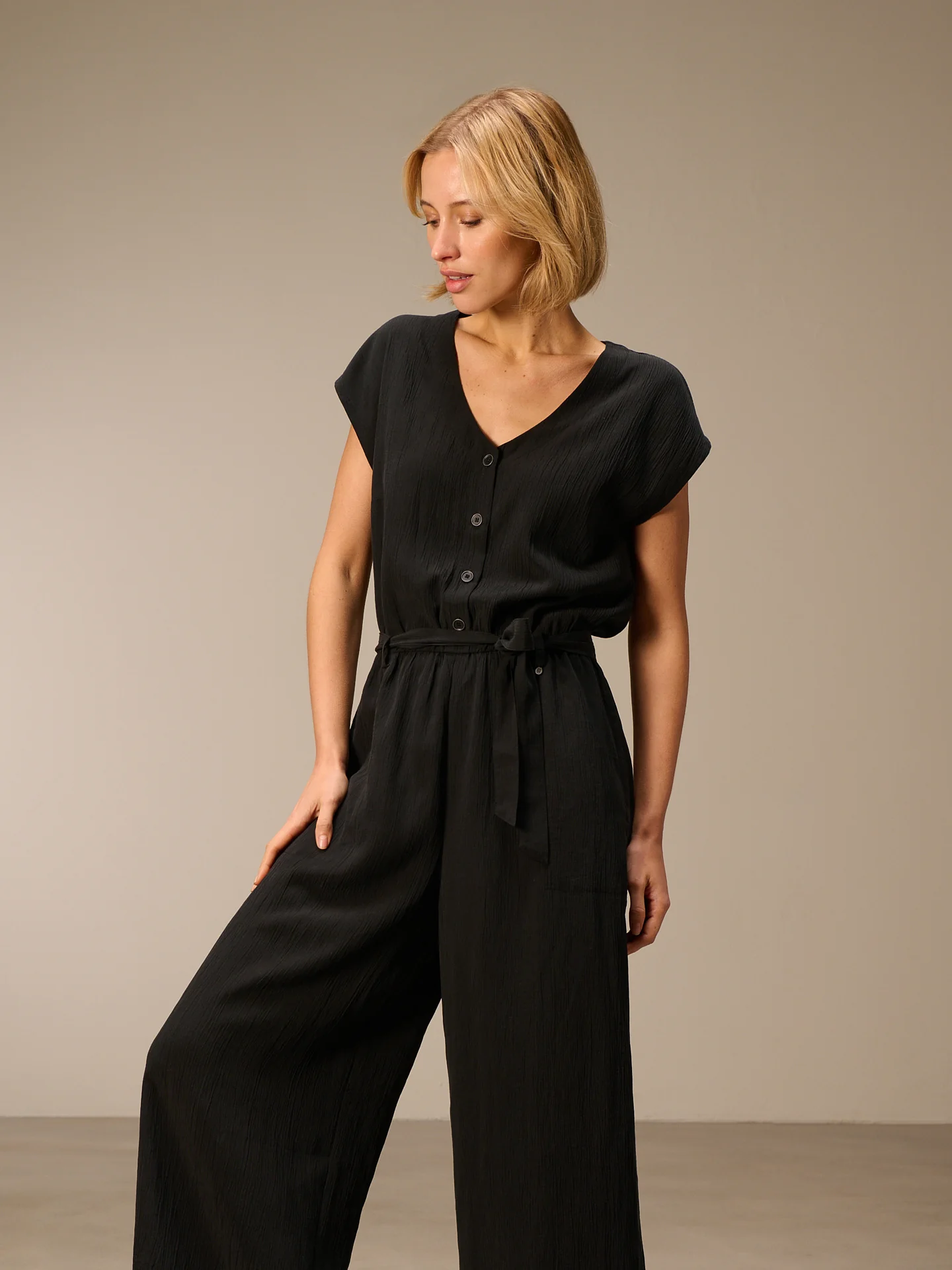 Jumpsuit mit Gürtel - Image 4