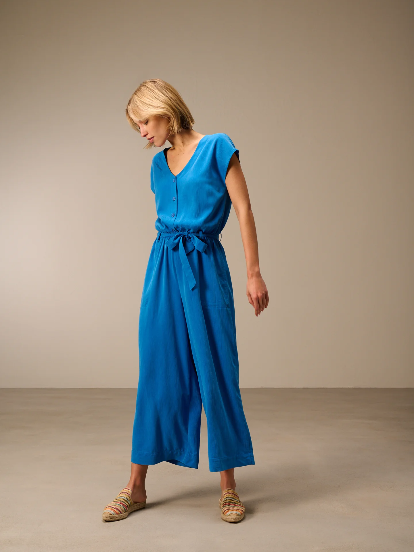 Jumpsuit mit Gürtel - Image 9