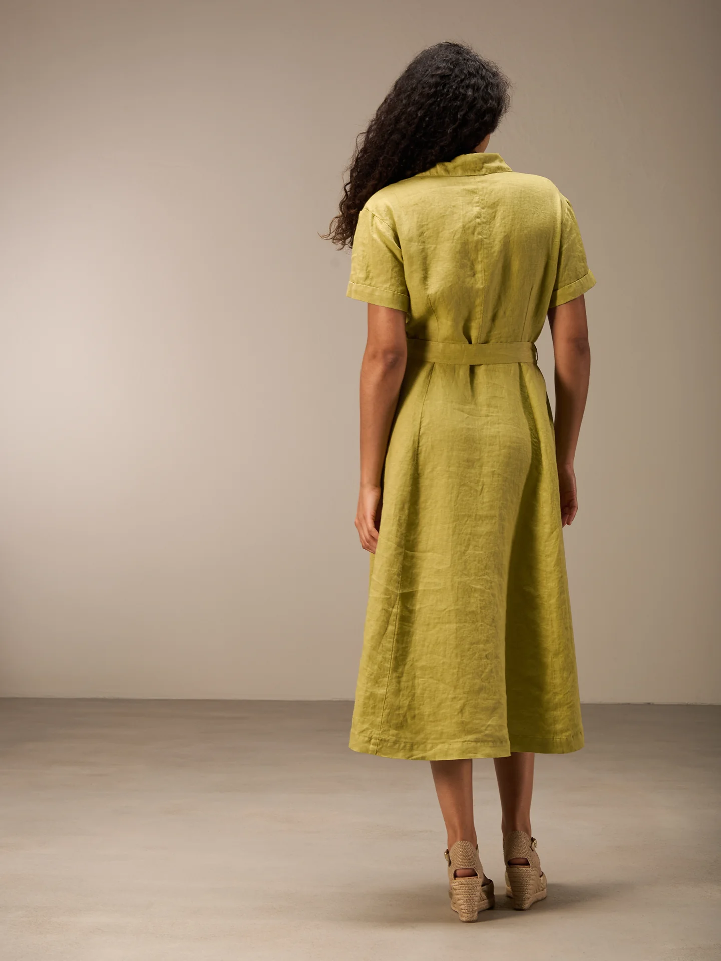 Kleid mit Knopfverschluss - Image 4