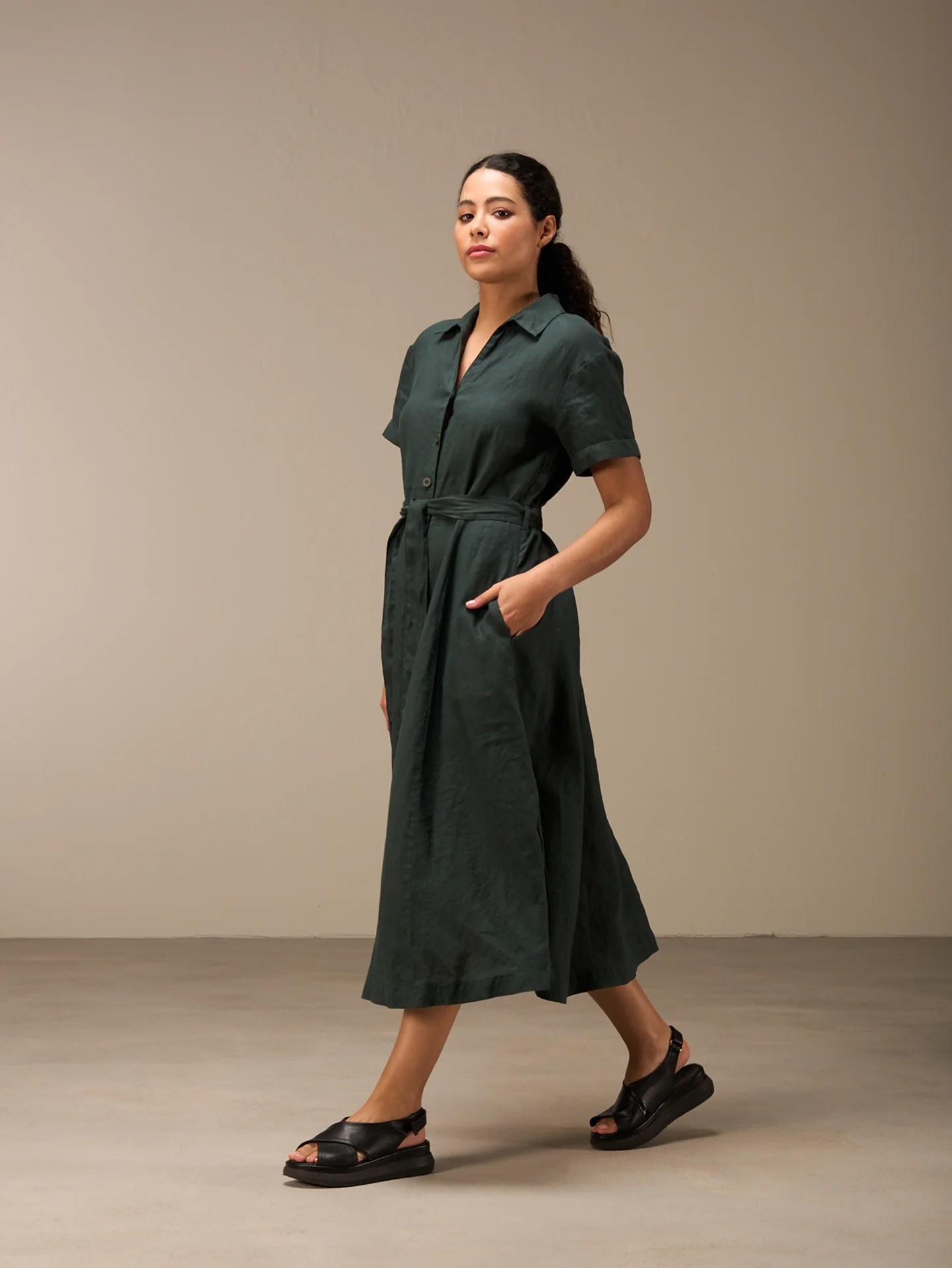 Kleid mit Knopfverschluss - Image 8
