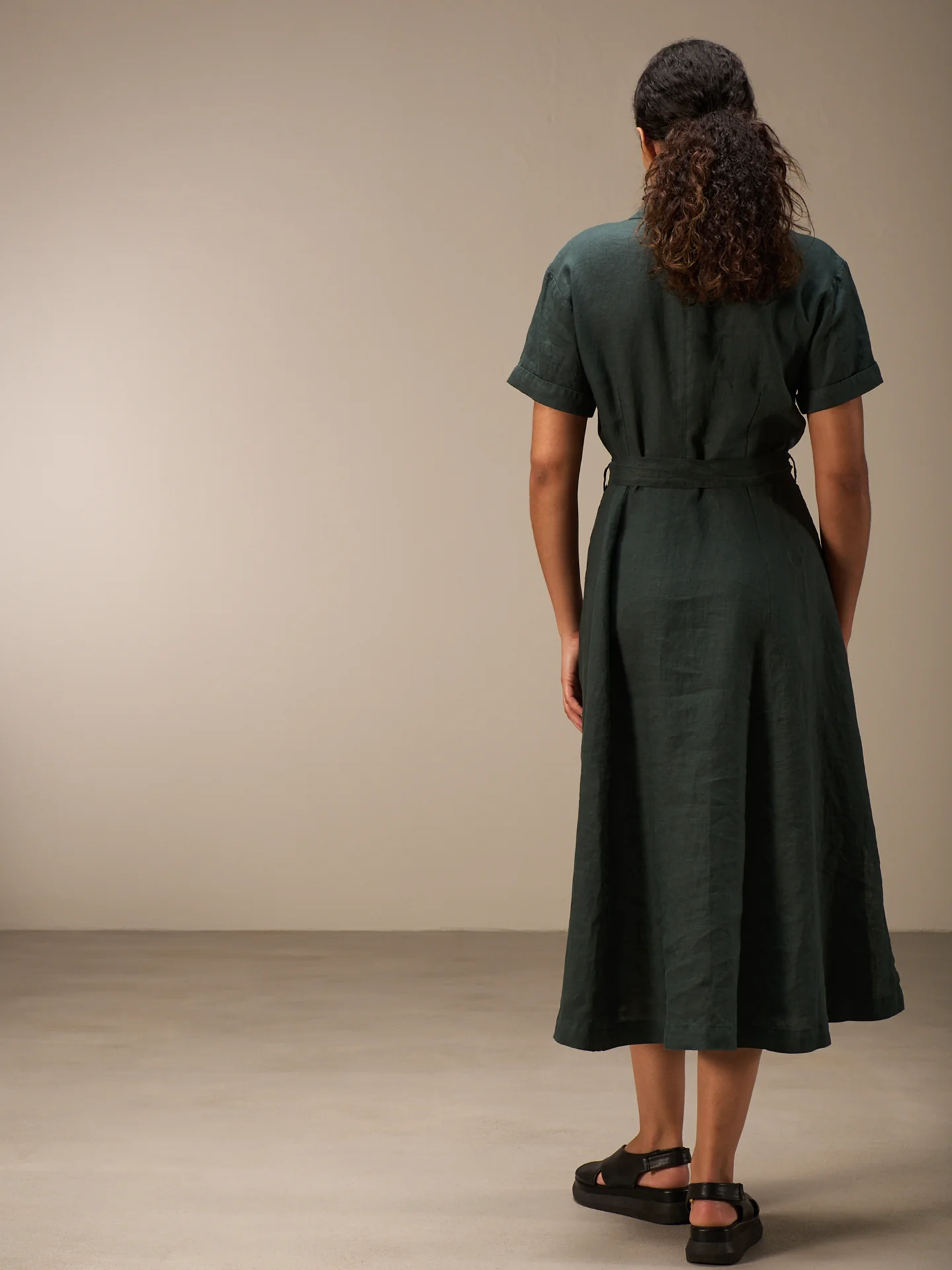 Kleid mit Knopfverschluss - Image 9