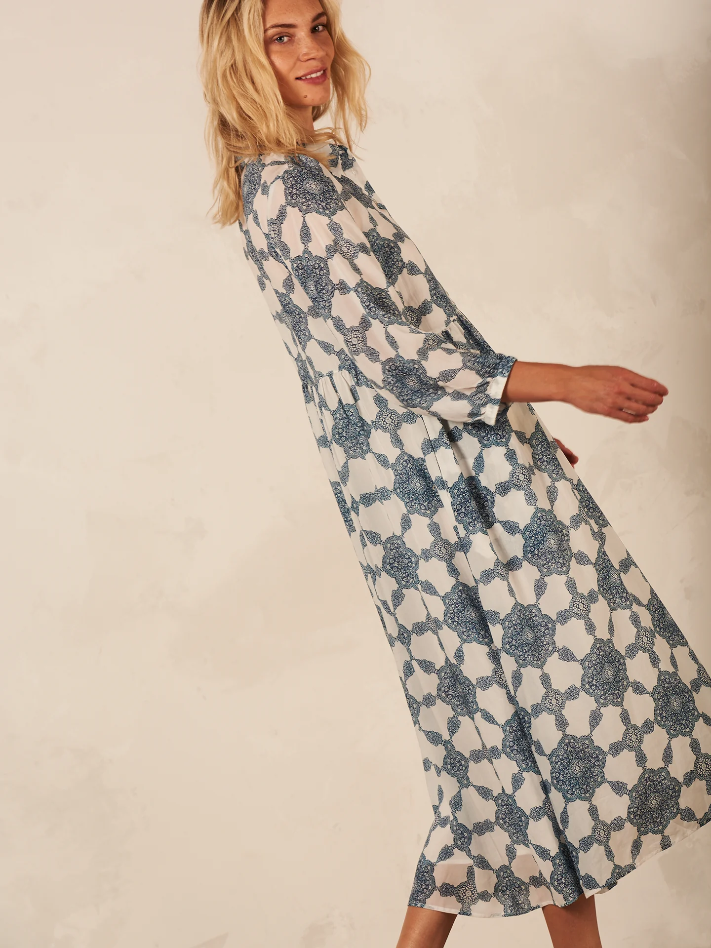 Kleid mit Kragen - Image 10