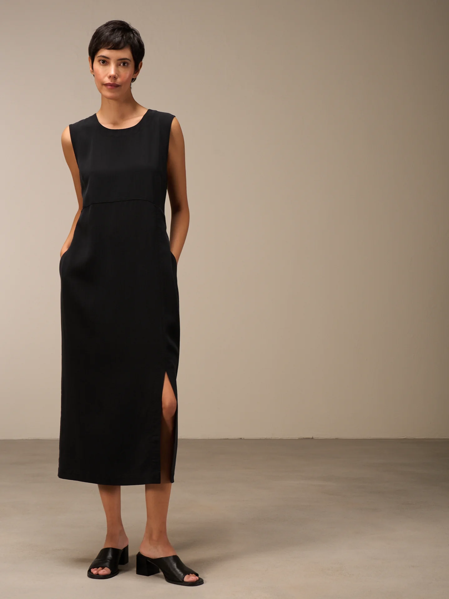 Kleid mit Rundhals - Image 3