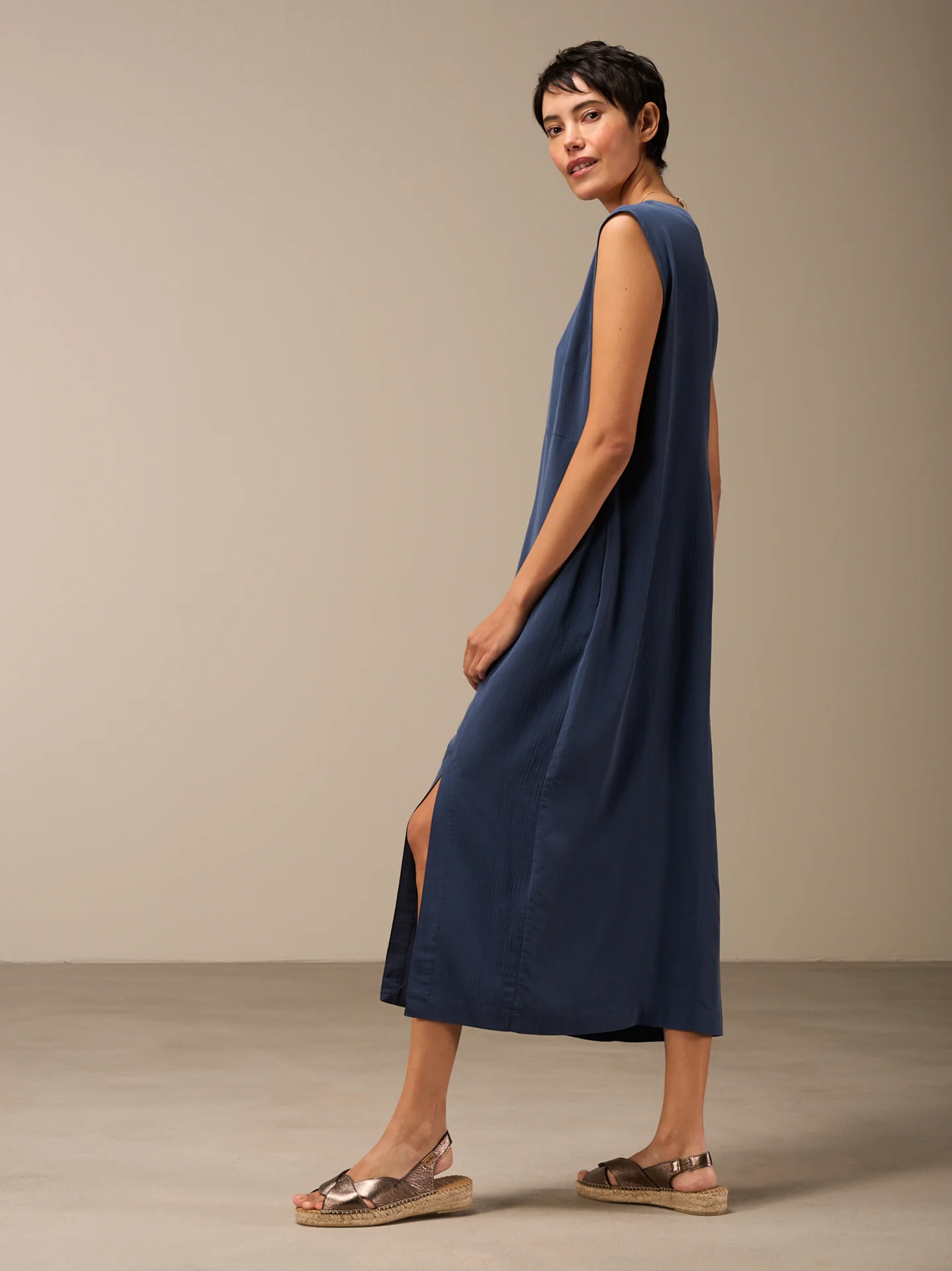 Kleid mit Rundhals - Image 6