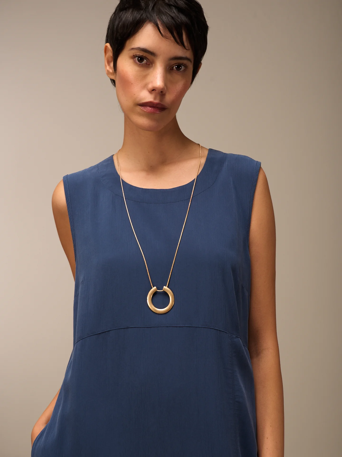 Kleid mit Rundhals - Image 7