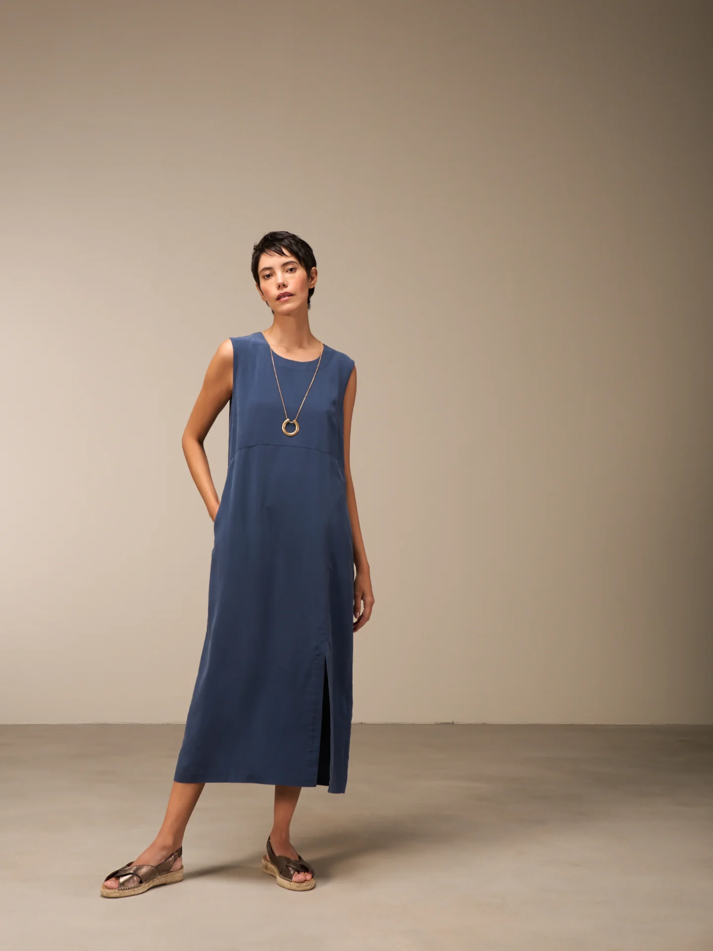 Kleid mit Rundhals - Image 8