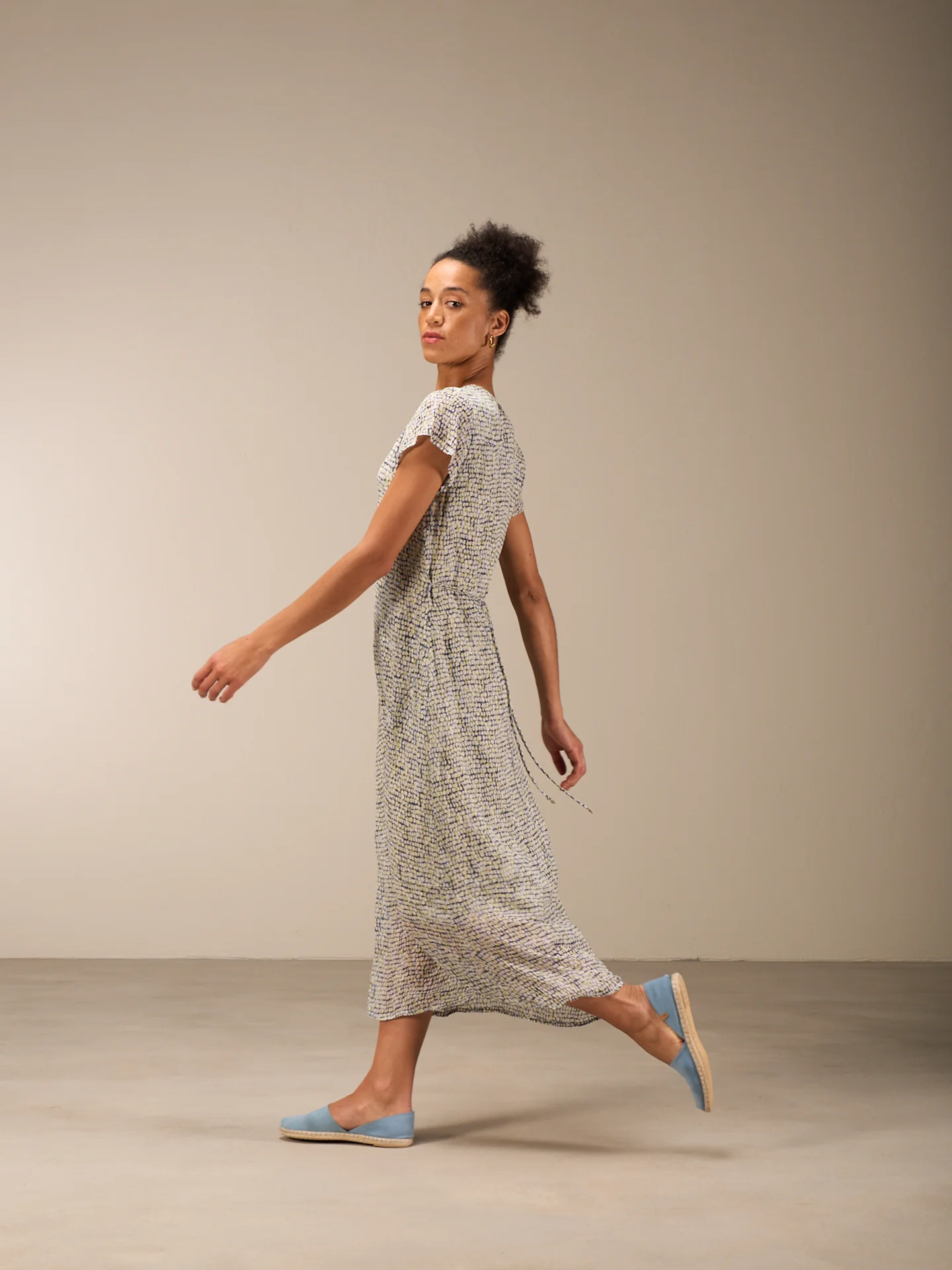 Kleid mit V-Ausschnitt
