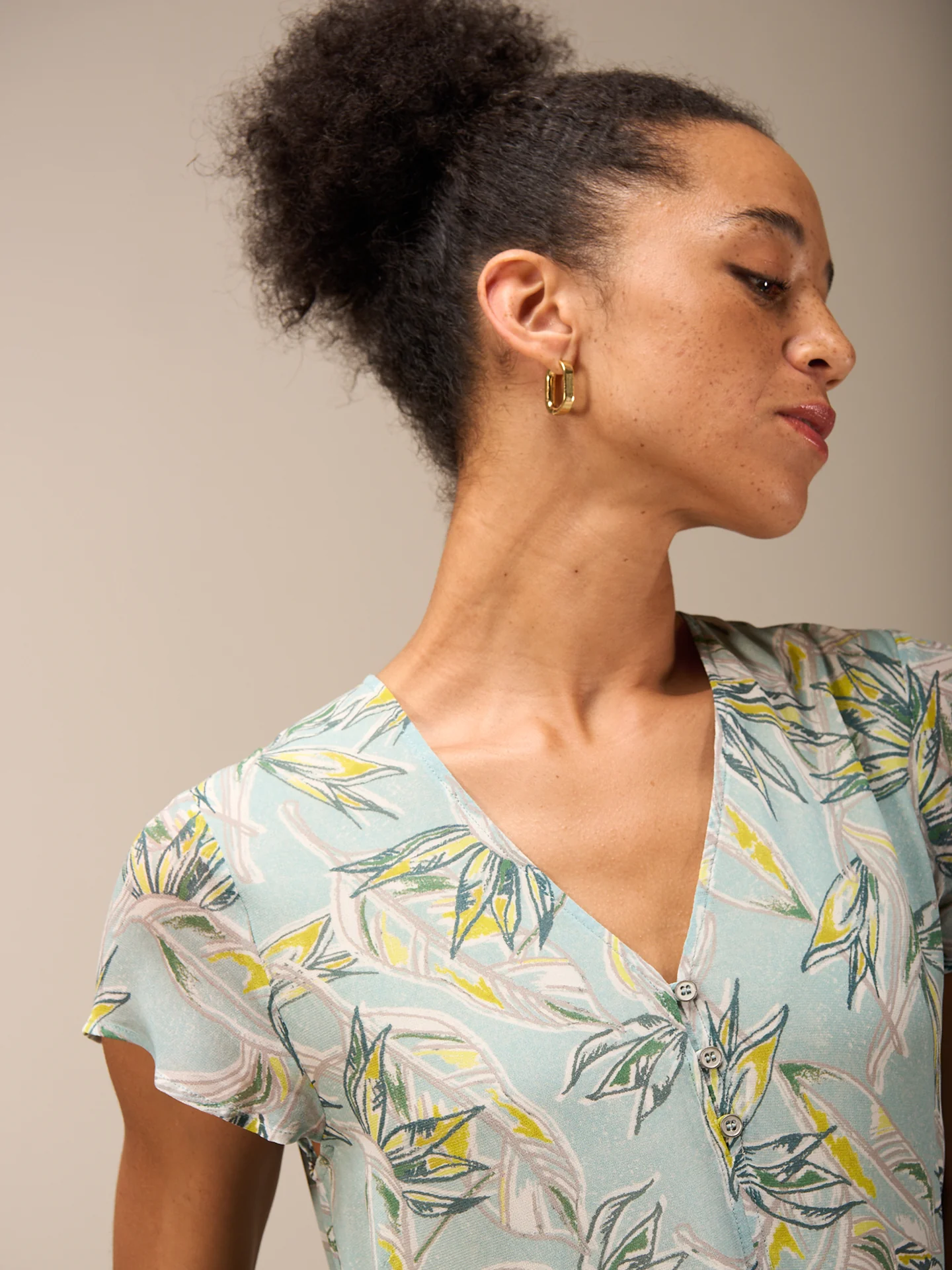 Kleid mit V-Ausschnitt - Image 9
