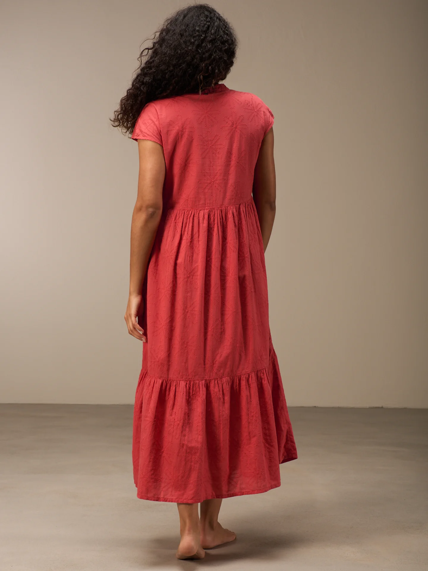 Kleid mit V-Ausschnitt - Image 10