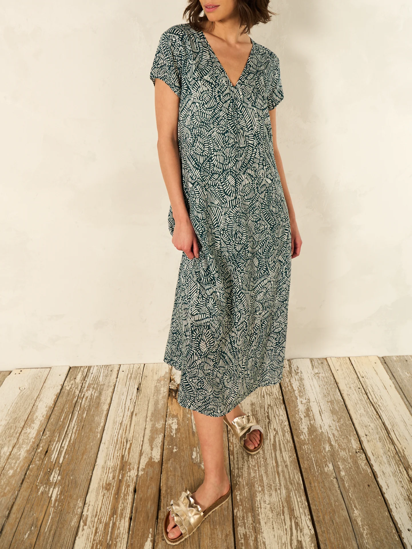 Kleid mit V-Ausschnitt - Image 6