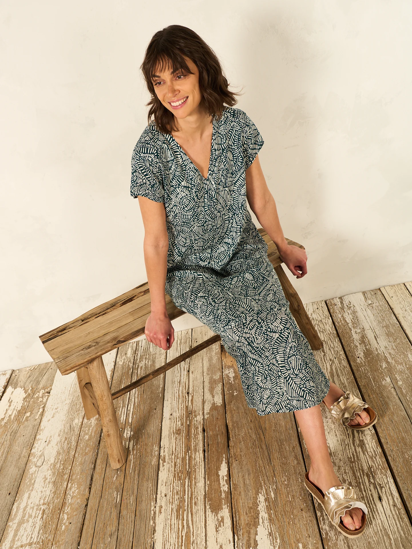 Kleid mit V-Ausschnitt - Image 9