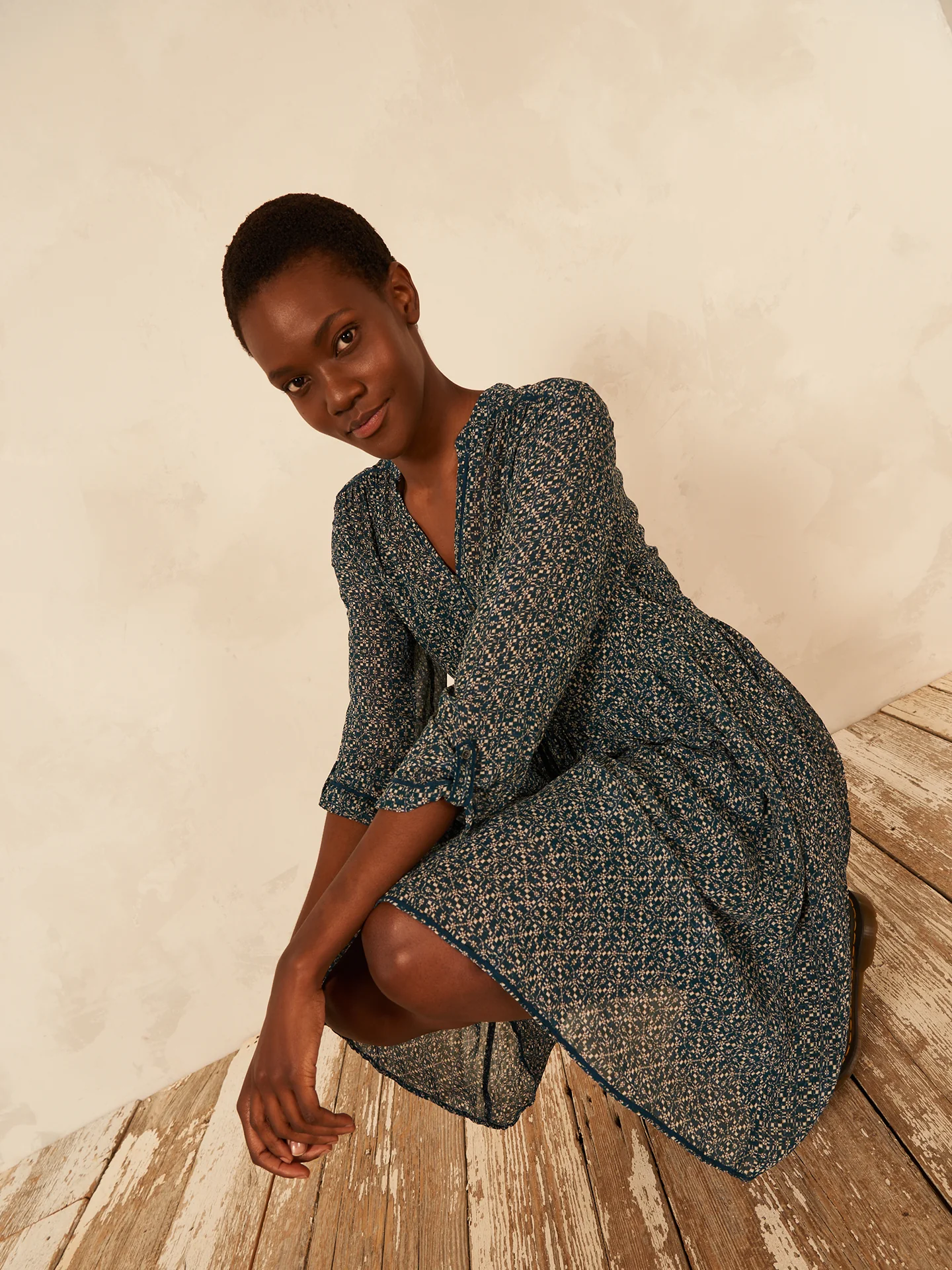 Kleid mit V-Ausschnitt - Image 6