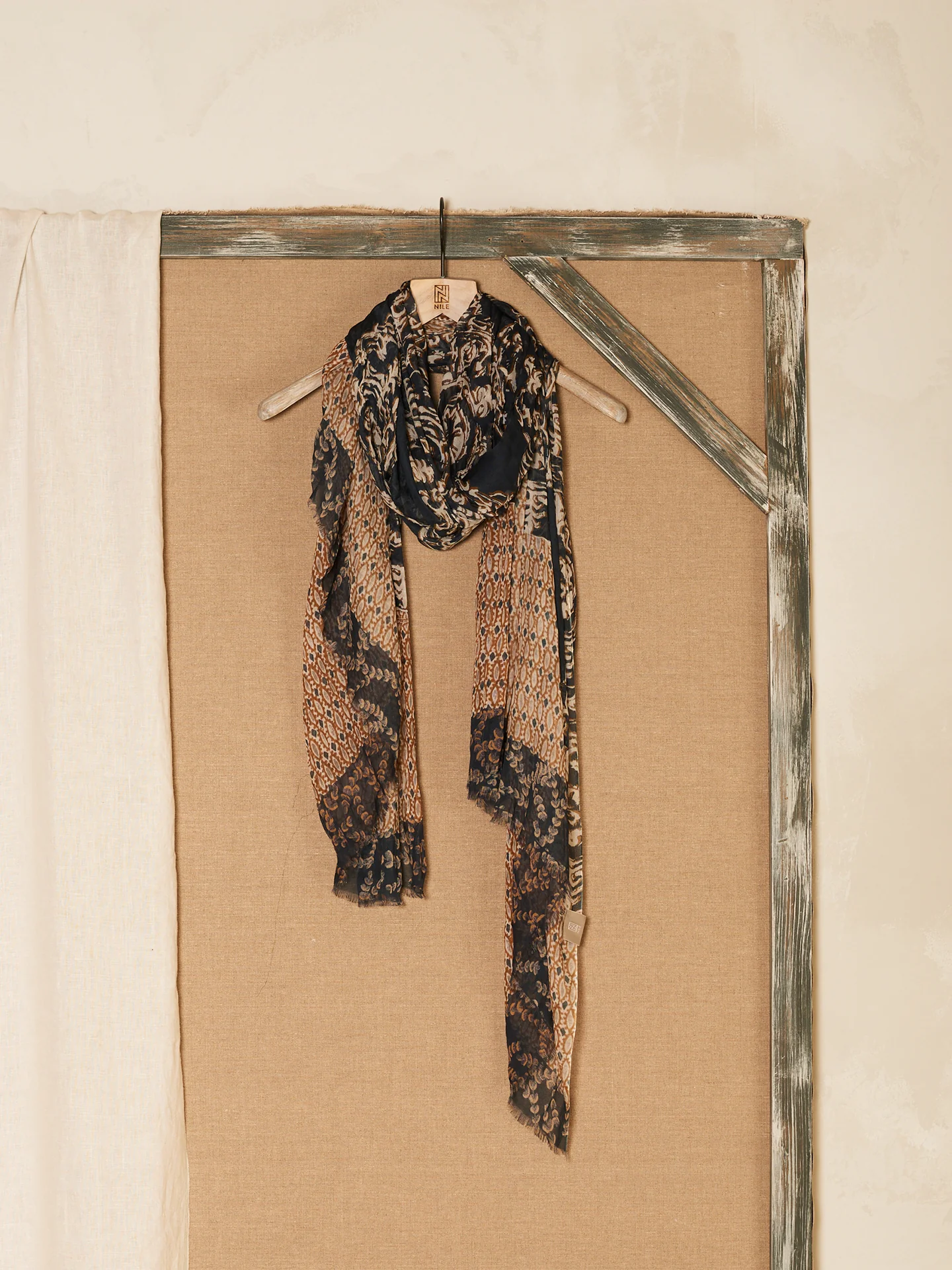 Schal mit Druck - Image 11