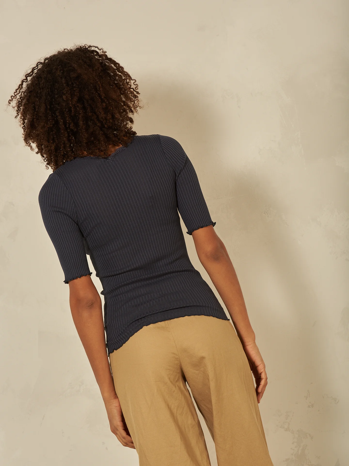Shirt mit V-Ausschnitt - Image 3