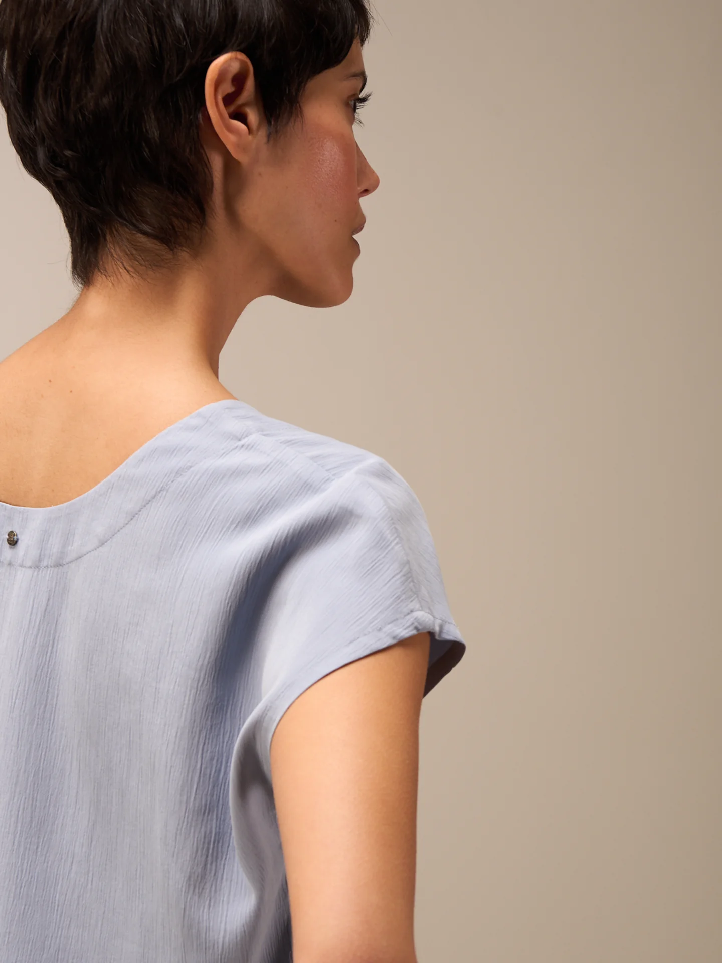Shirt mit V-Ausschnitt - Image 4