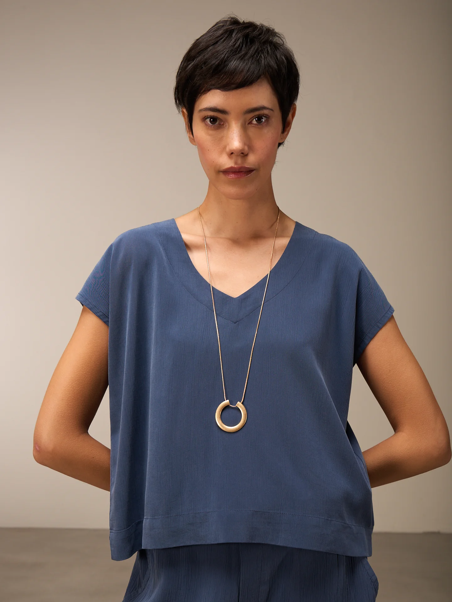 Shirt mit V-Ausschnitt - Image 6