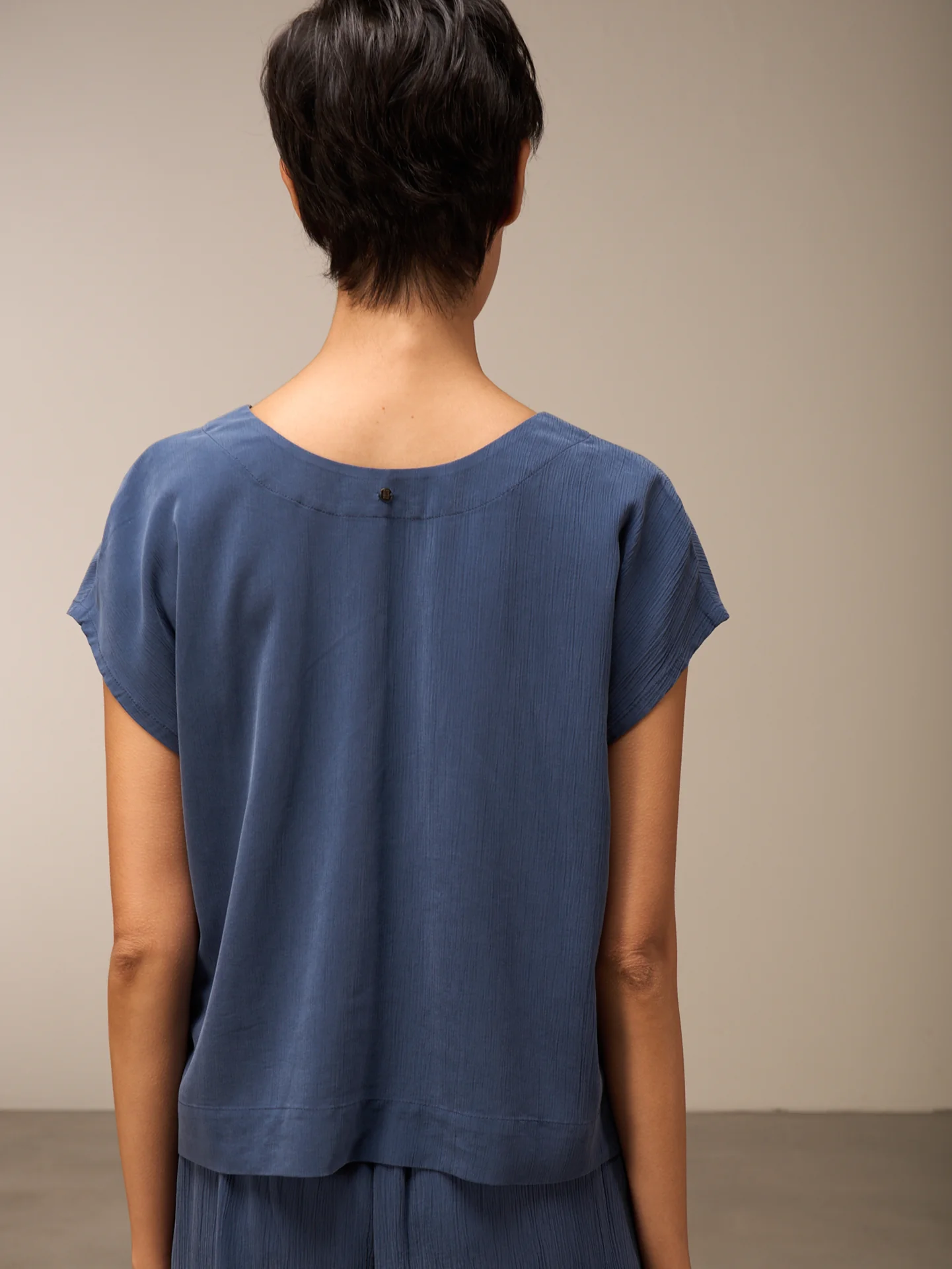 Shirt mit V-Ausschnitt - Image 9