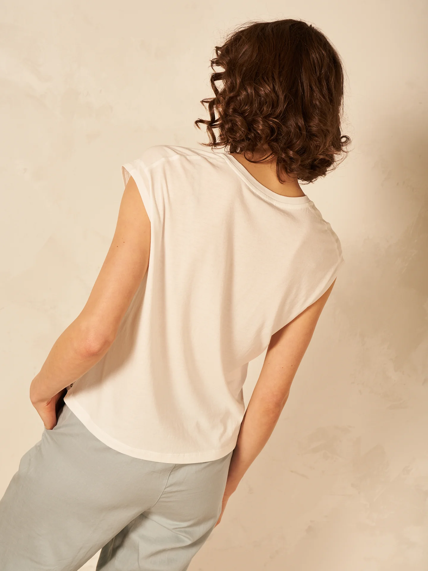 Shirt mit V-Ausschnitt - Image 13