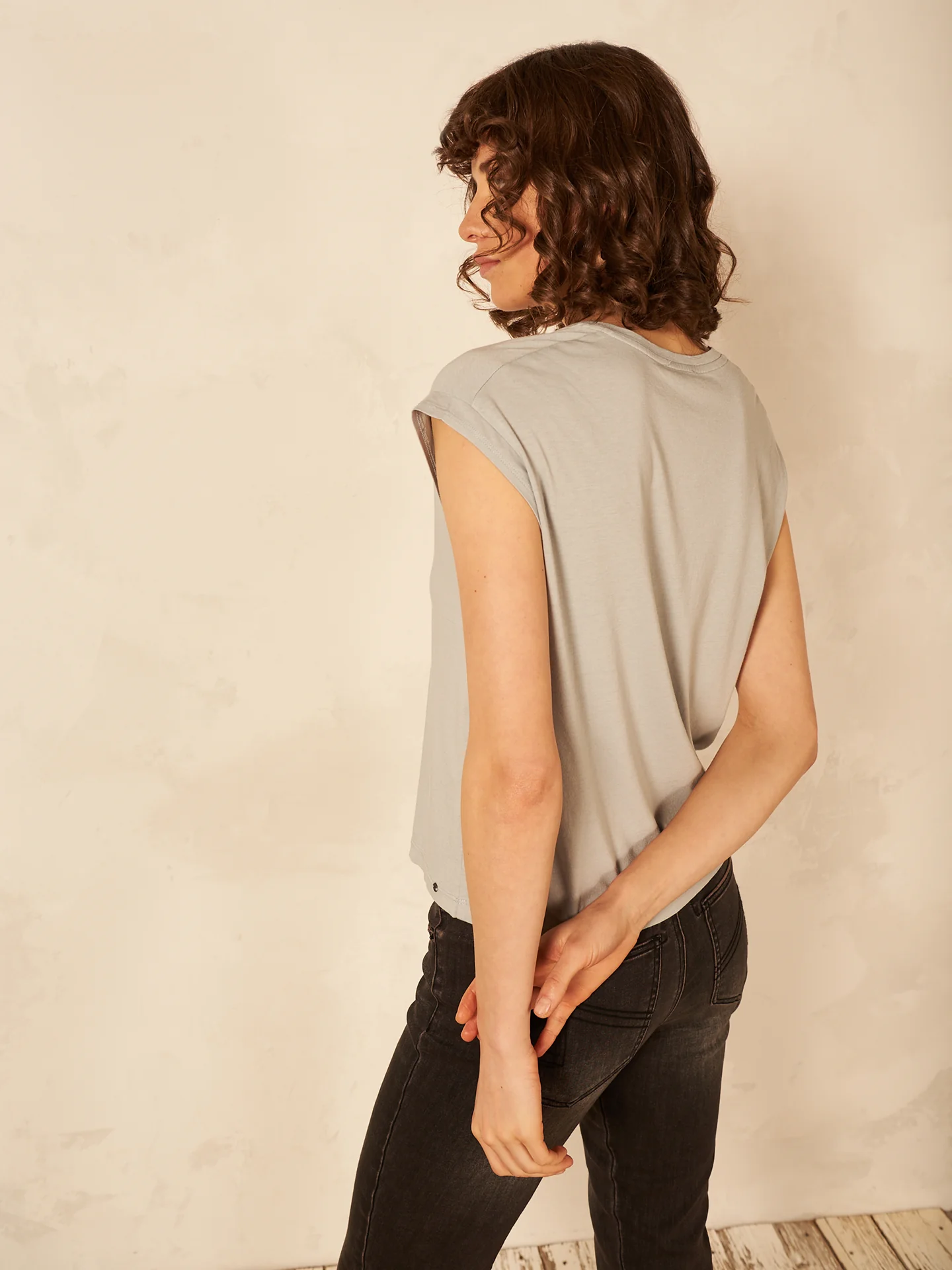 Shirt mit V-Ausschnitt - Image 3