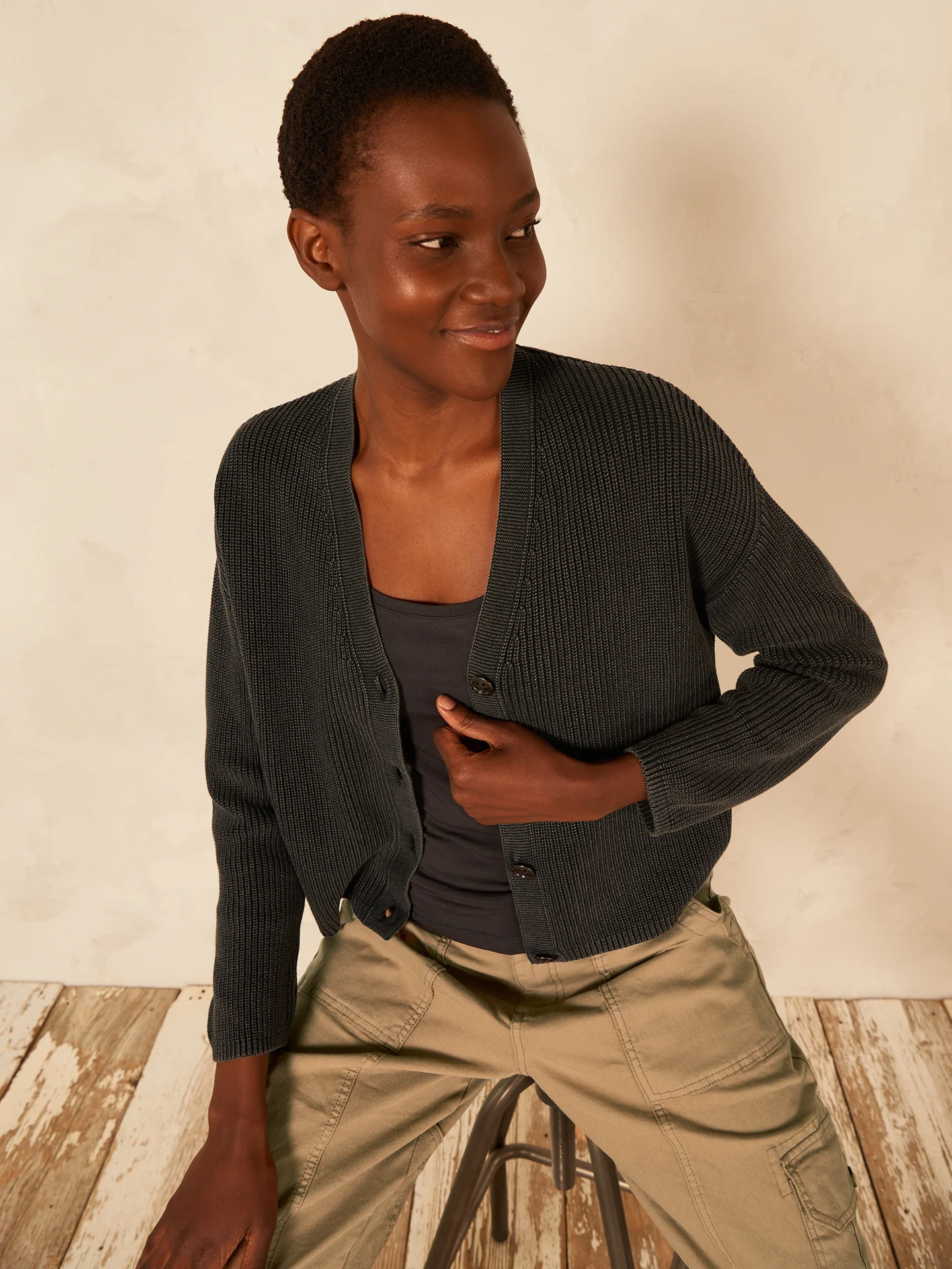 Strickjacke mit Knopfverschluss - Image 11