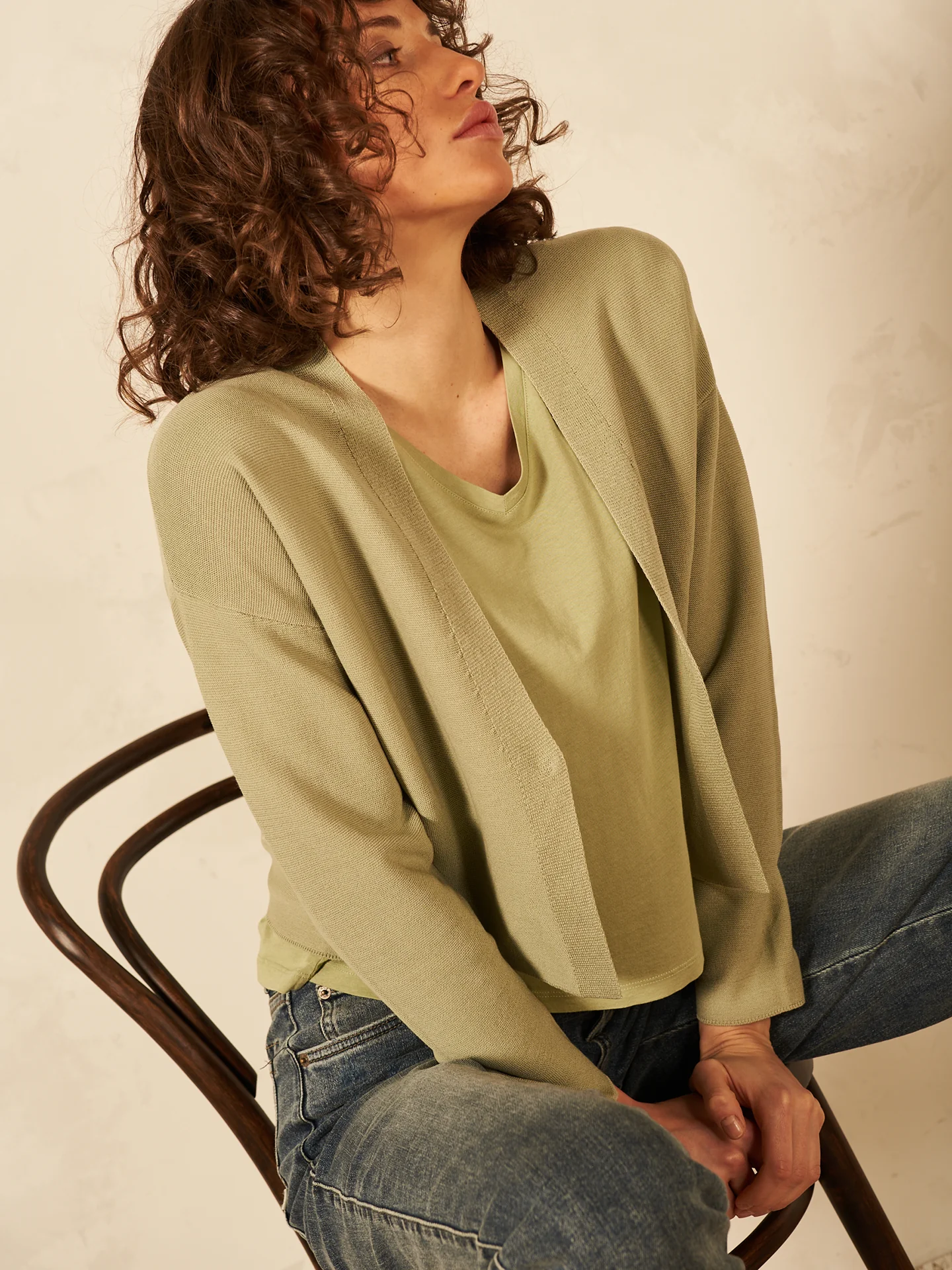 Strickjacke mit V-Ausschnitt - Image 11