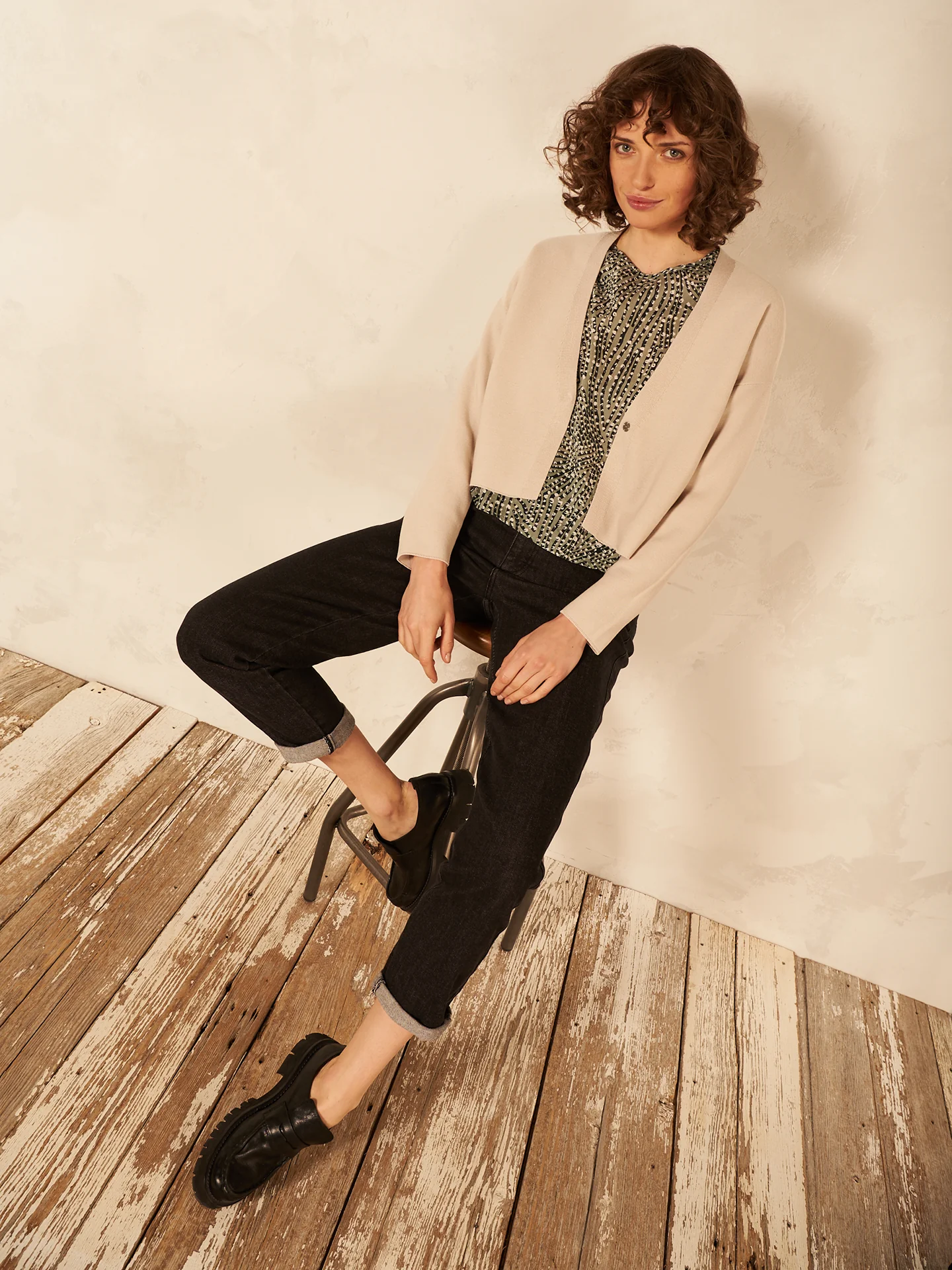 Strickjacke mit V-Ausschnitt - Image 4