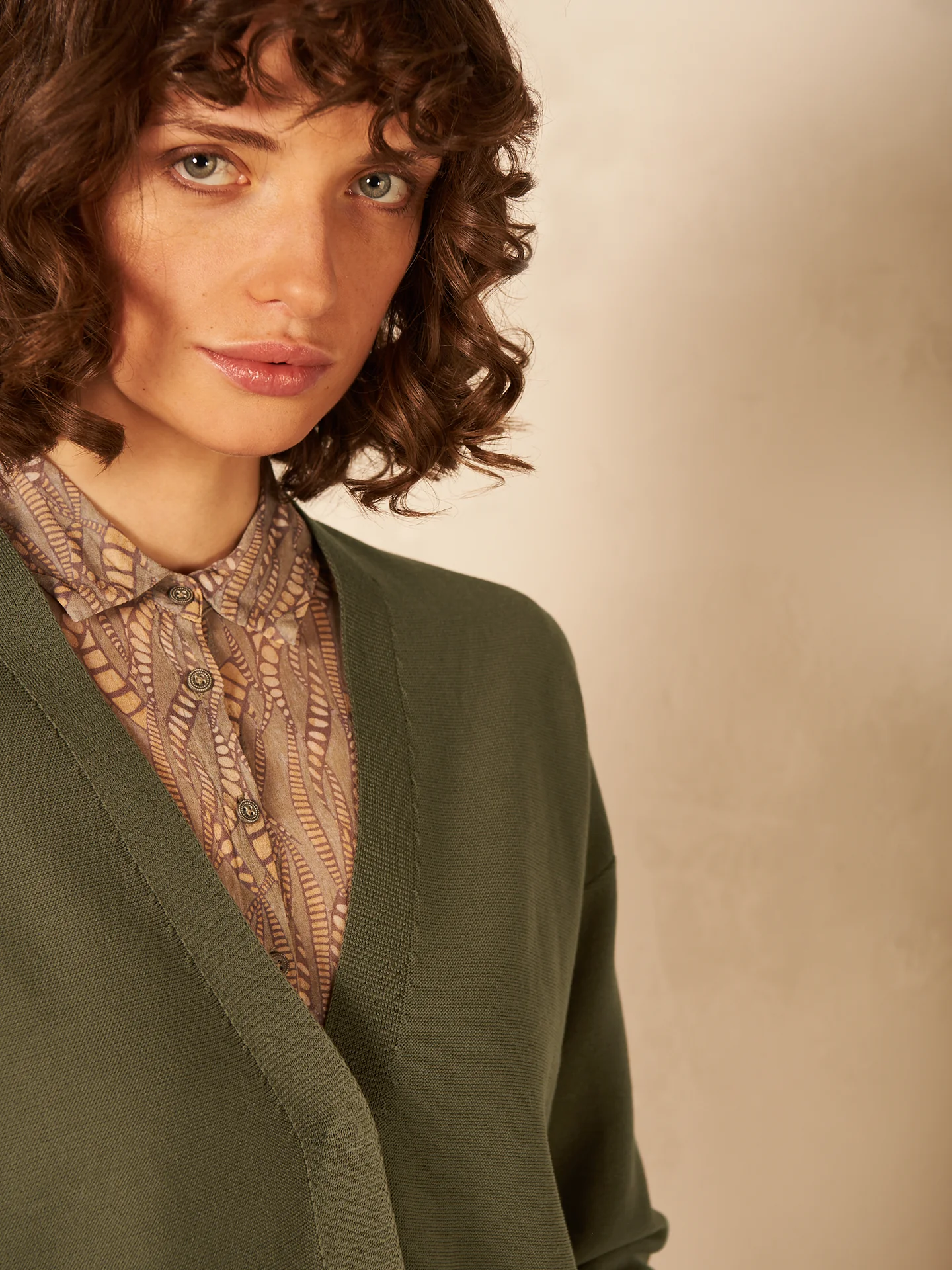 Strickjacke mit V-Ausschnitt - Image 7