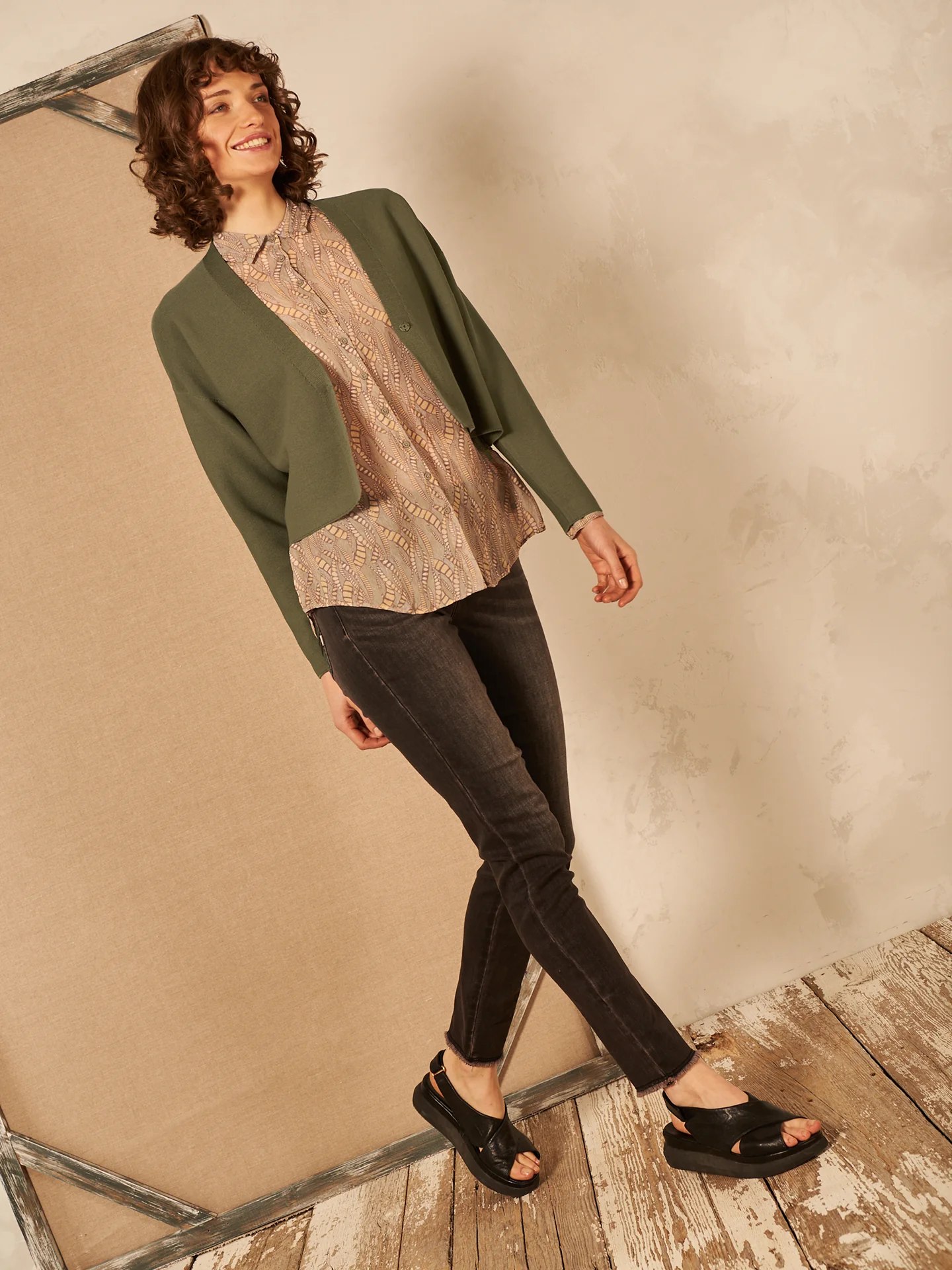 Strickjacke mit V-Ausschnitt - Image 9