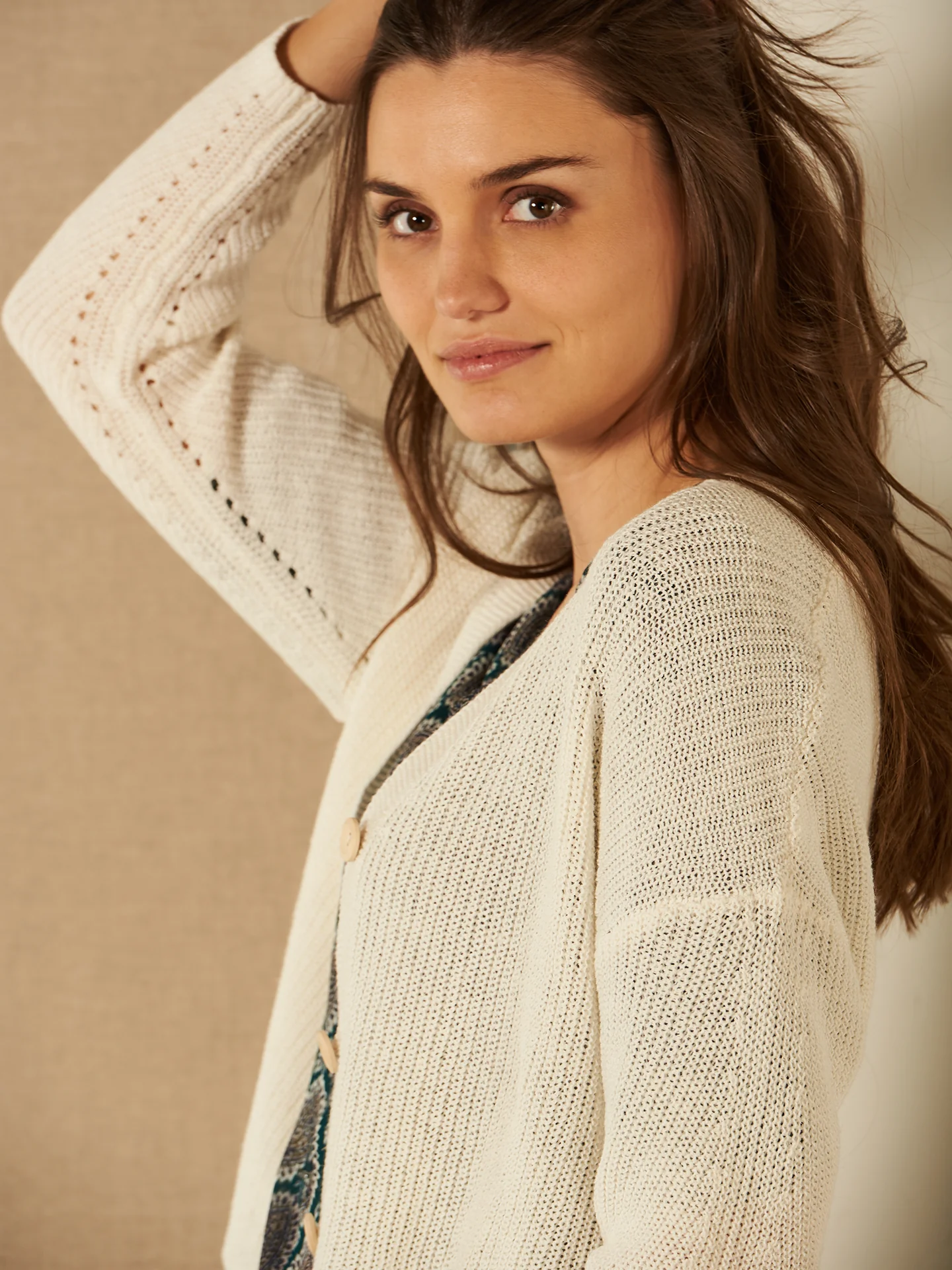 Strickjacke mit V-Ausschnitt - Image 12