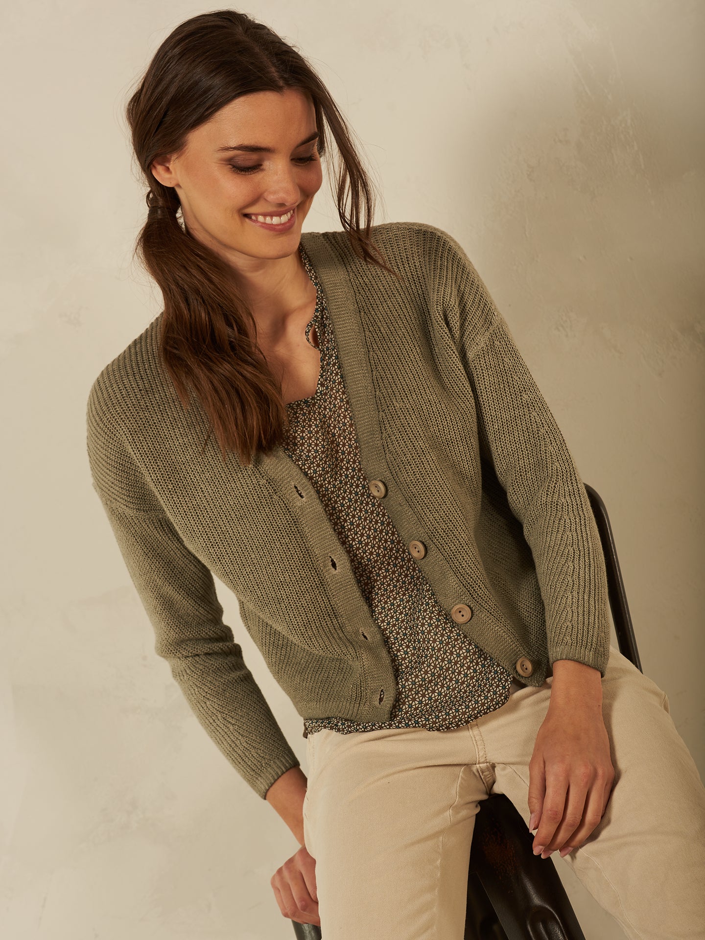 Strickjacke mit V-Ausschnitt - Image 22