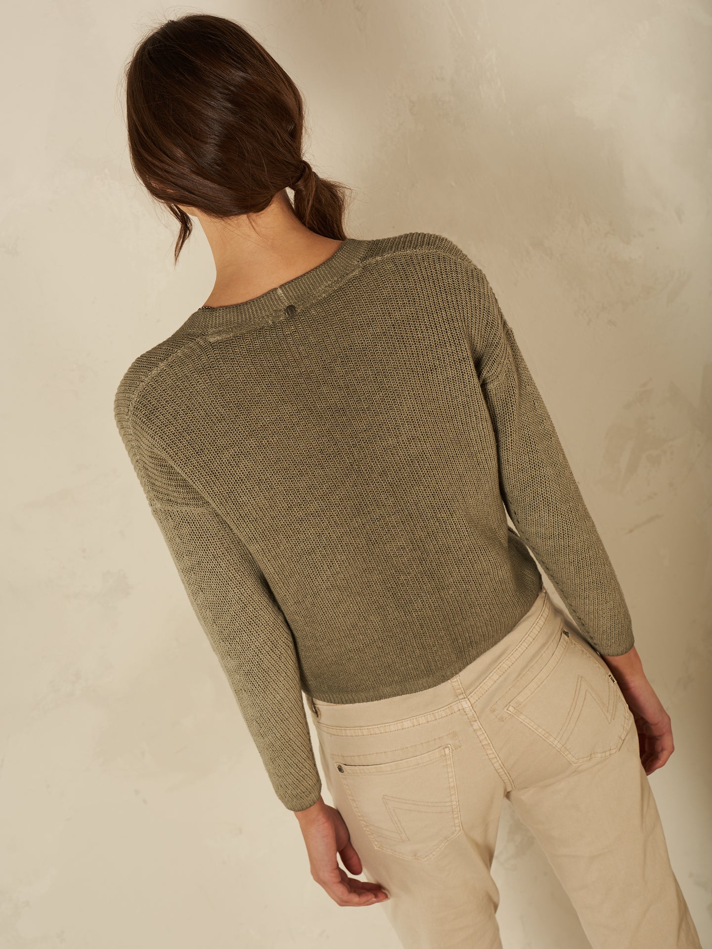 Strickjacke mit V-Ausschnitt - Image 23
