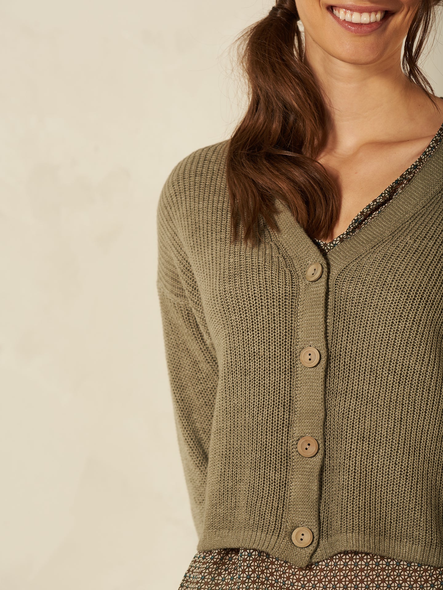 Strickjacke mit V-Ausschnitt - Image 24