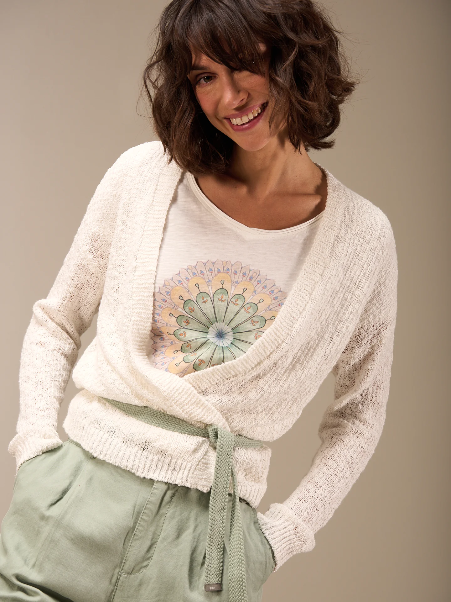 Strickjacke mit V-Ausschnitt - Image 10