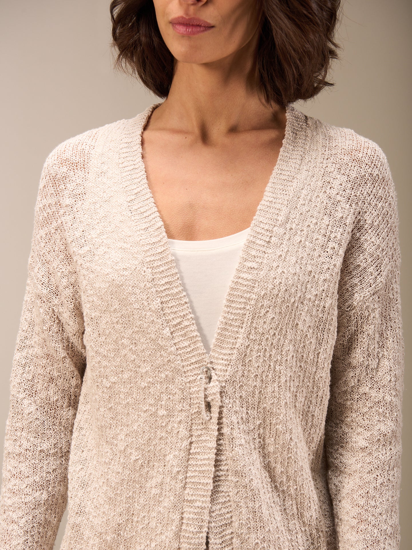 Strickjacke mit V-Ausschnitt - Image 4