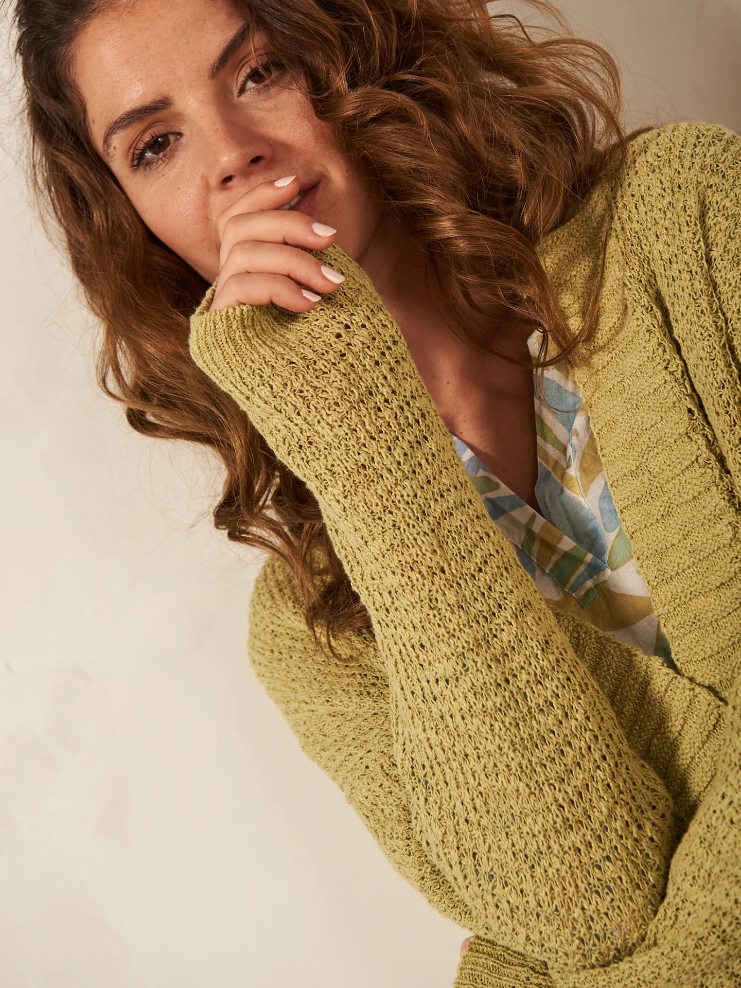 Strickjacke mit V-Ausschnitt - Image 13