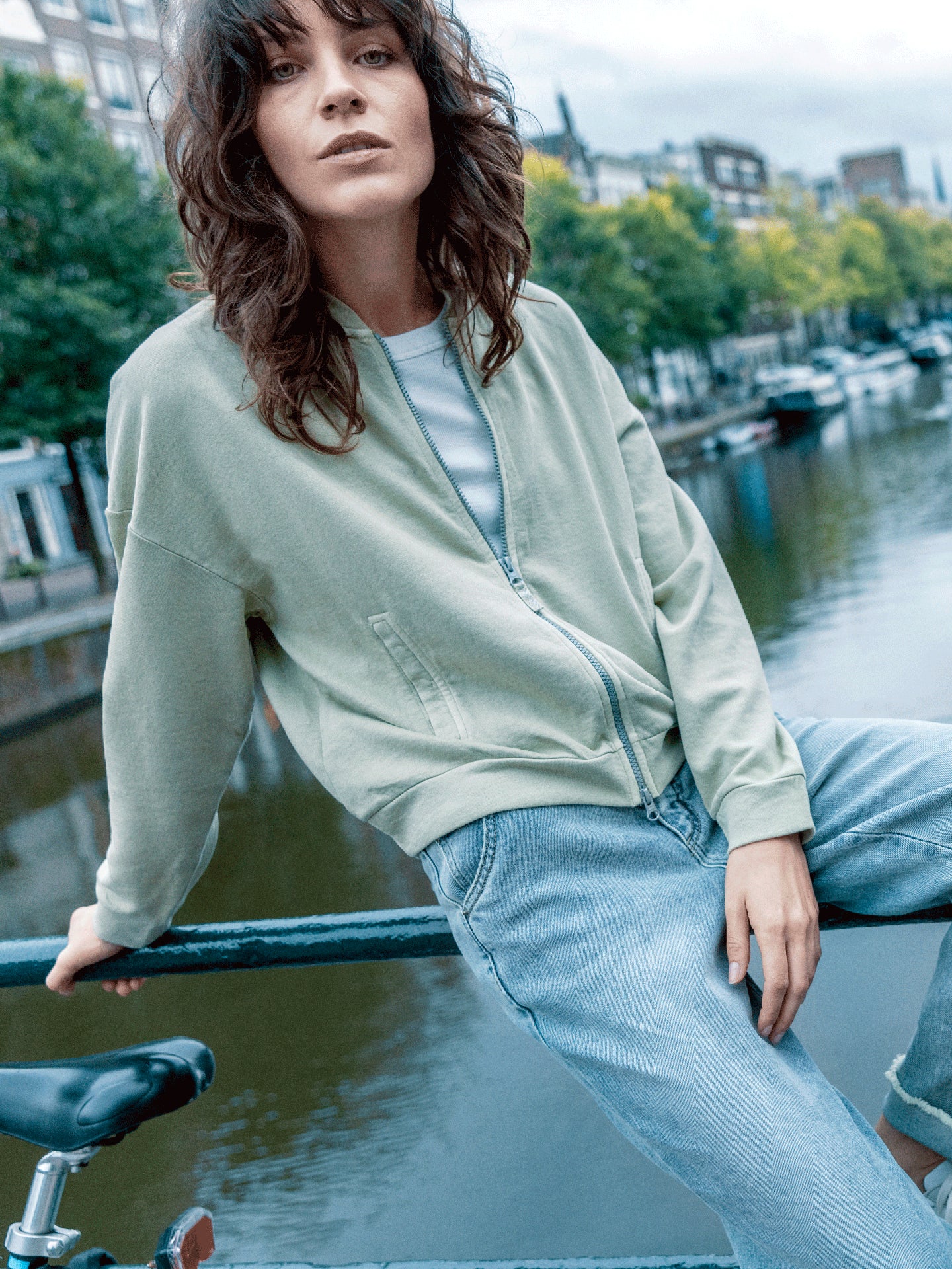Sweatjacke mit Reissverschluss - Image 11