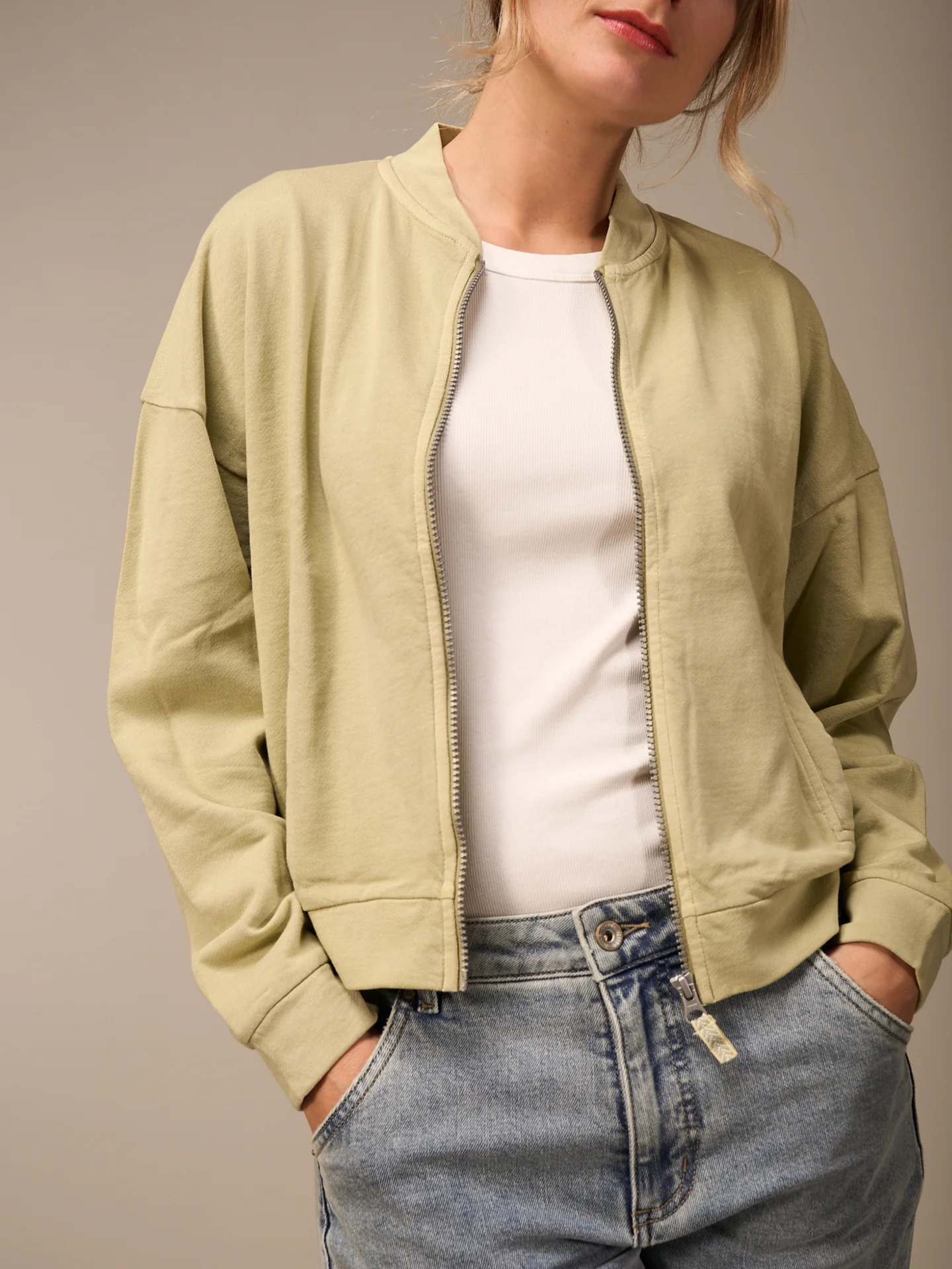 Sweatjacke mit Reissverschluss - Image 8